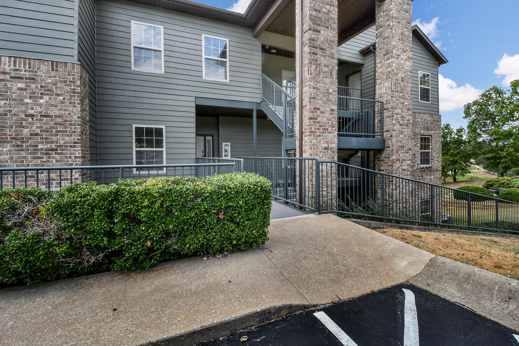 Photo 4 - Residential for sale – 1001  Golf Drive  Branson West, MO