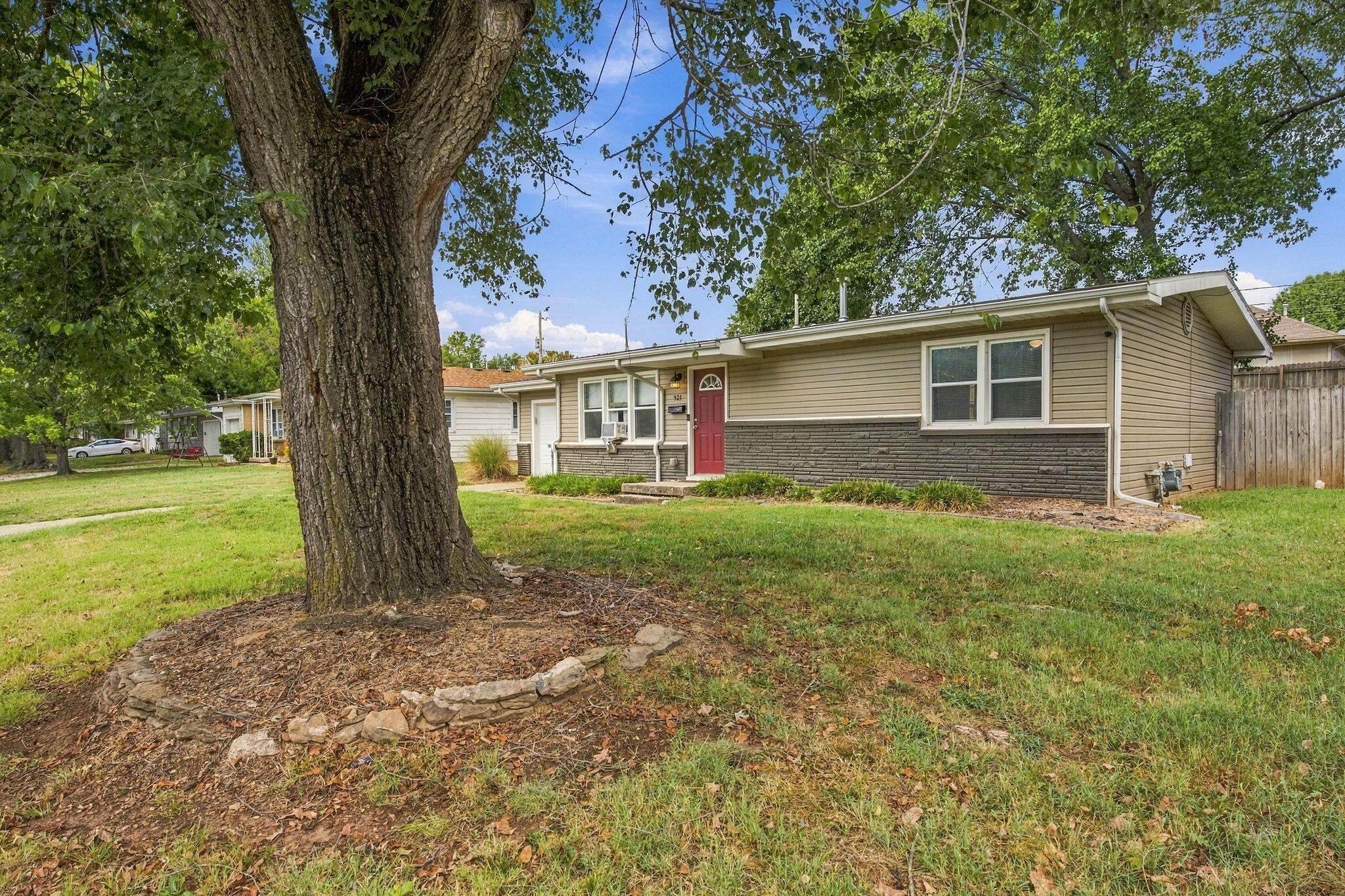 Photo 3 - Residential for sale – 525 W Erie Street  Springfield, MO
