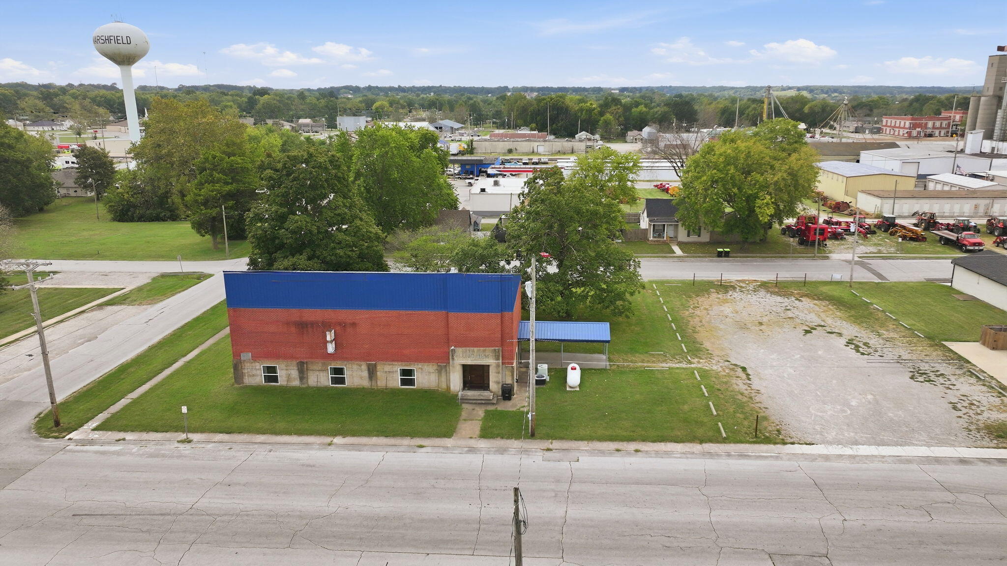 Photo 2 - Commercial Sale for sale – 264 E Washington   Marshfield, MO