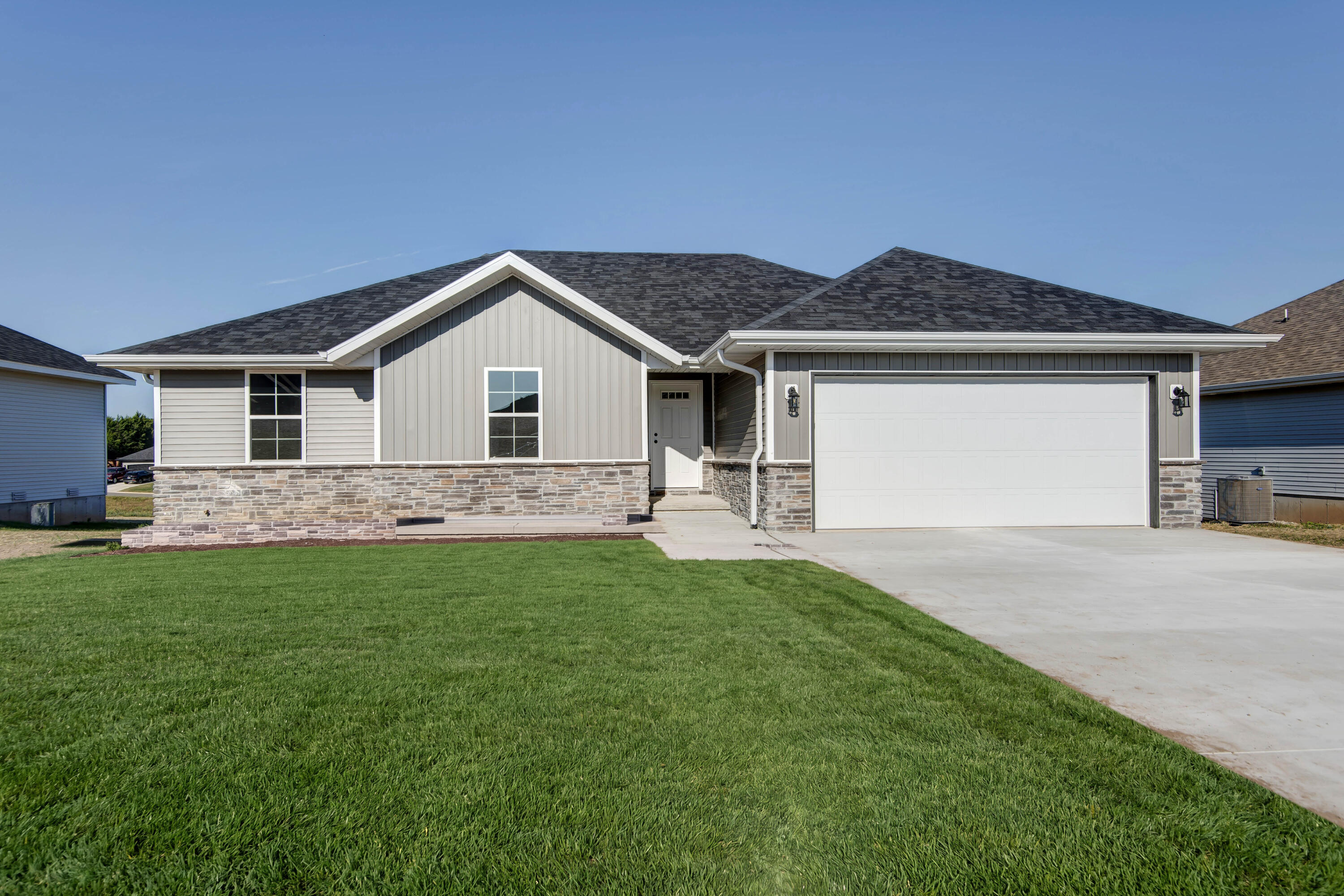 Photo 3 - Residential for sale – 586  Spring Meadow Drive  Rogersville, MO