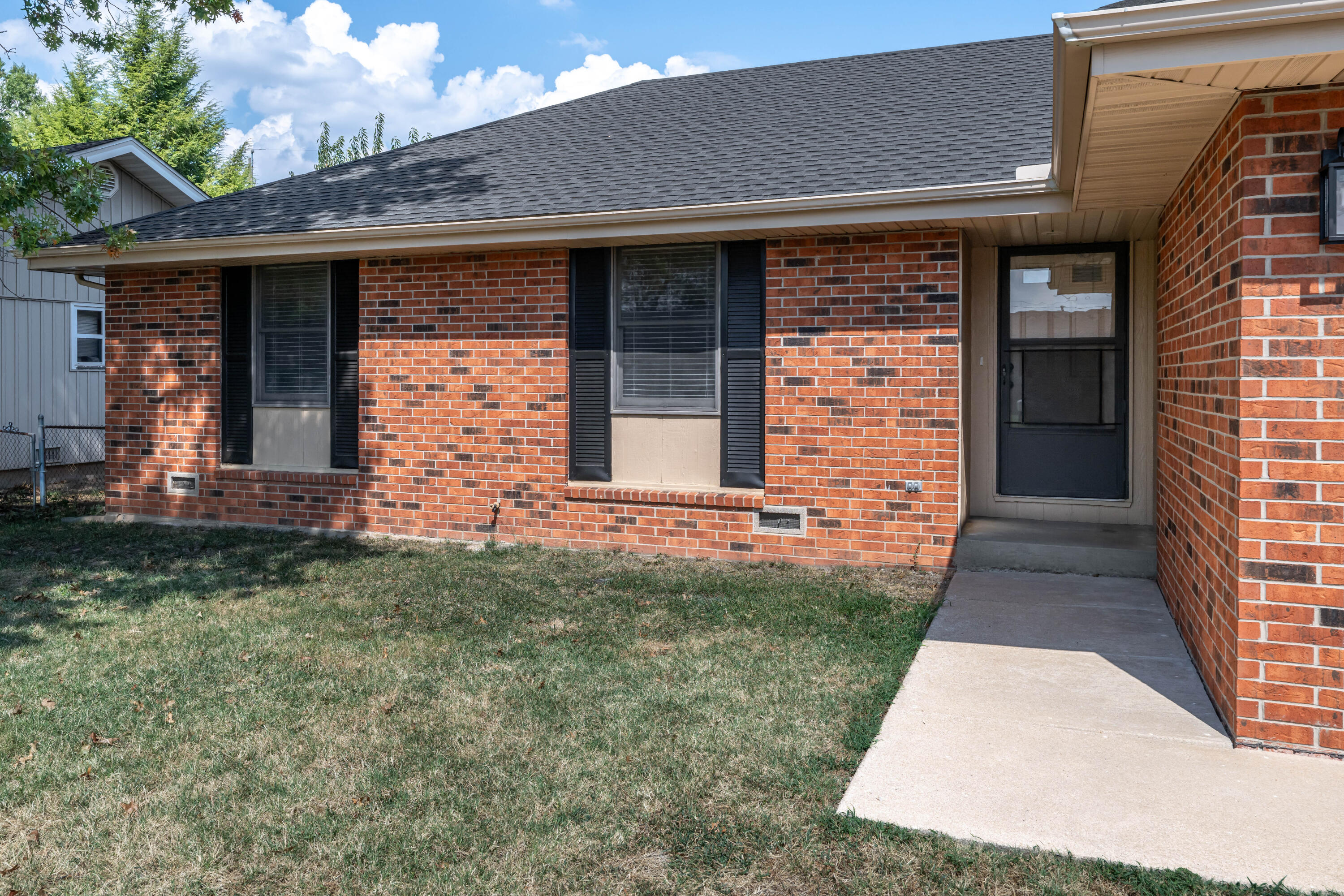 Photo 4 - Residential for sale – 1141 E Cambridge Street  Springfield, MO