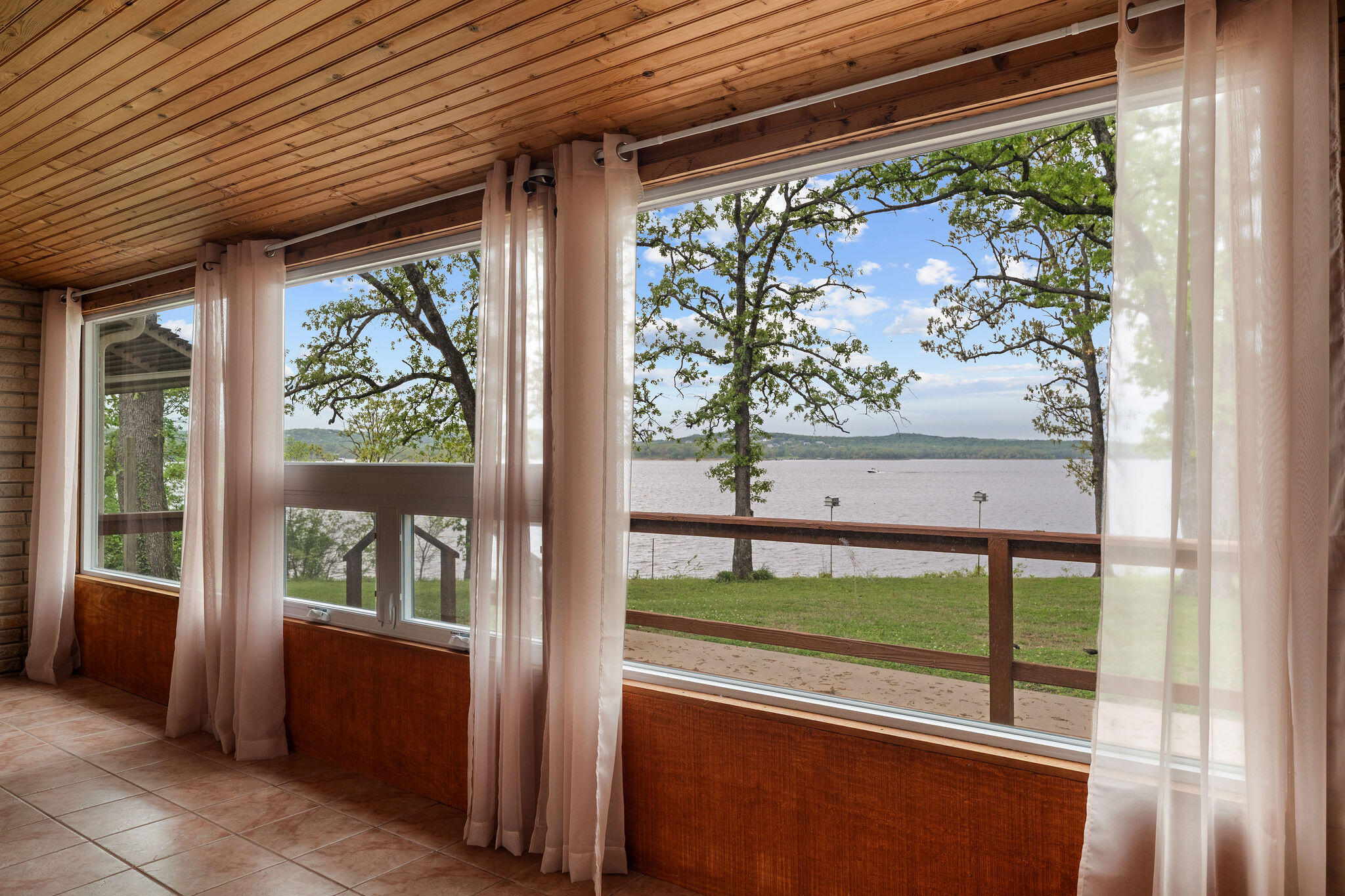 Photo 2 - Residential Lease for sale – 471  Parkside Drive  Hollister, MO