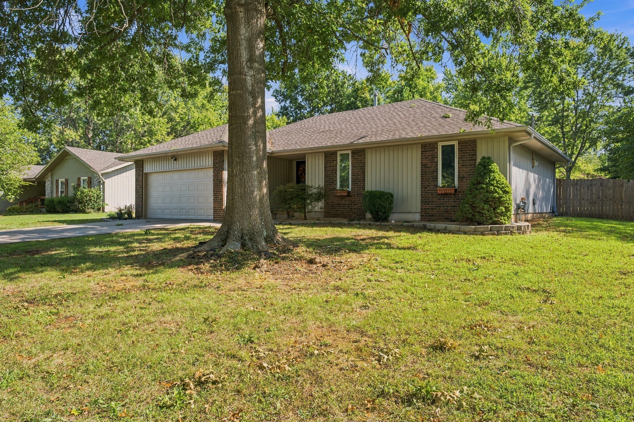 Photo 3 - Residential for sale – 1120 E Highpoint Street  Springfield, MO
