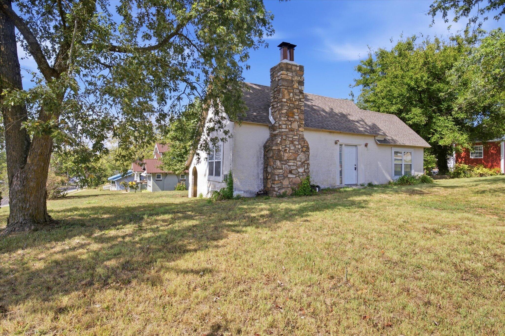 Photo 4 - Residential for sale – 616 E Commercial Street  Mansfield, MO