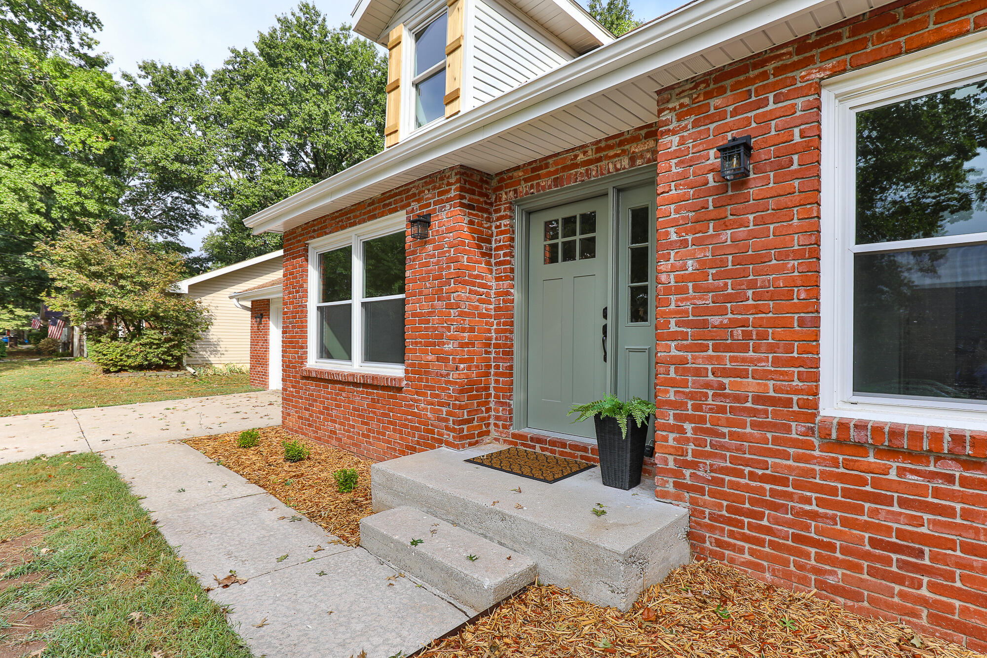 Photo 3 - Residential for sale – 833 E Mentor Street  Springfield, MO