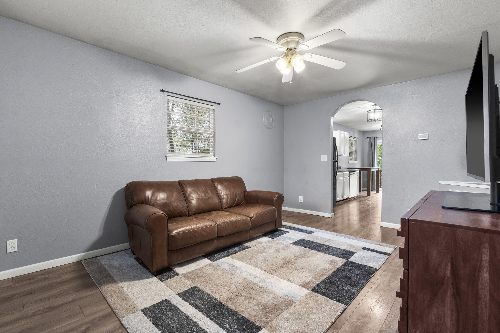 Photo 4 - Residential for sale – 810  Knox Avenue  Hollister, MO