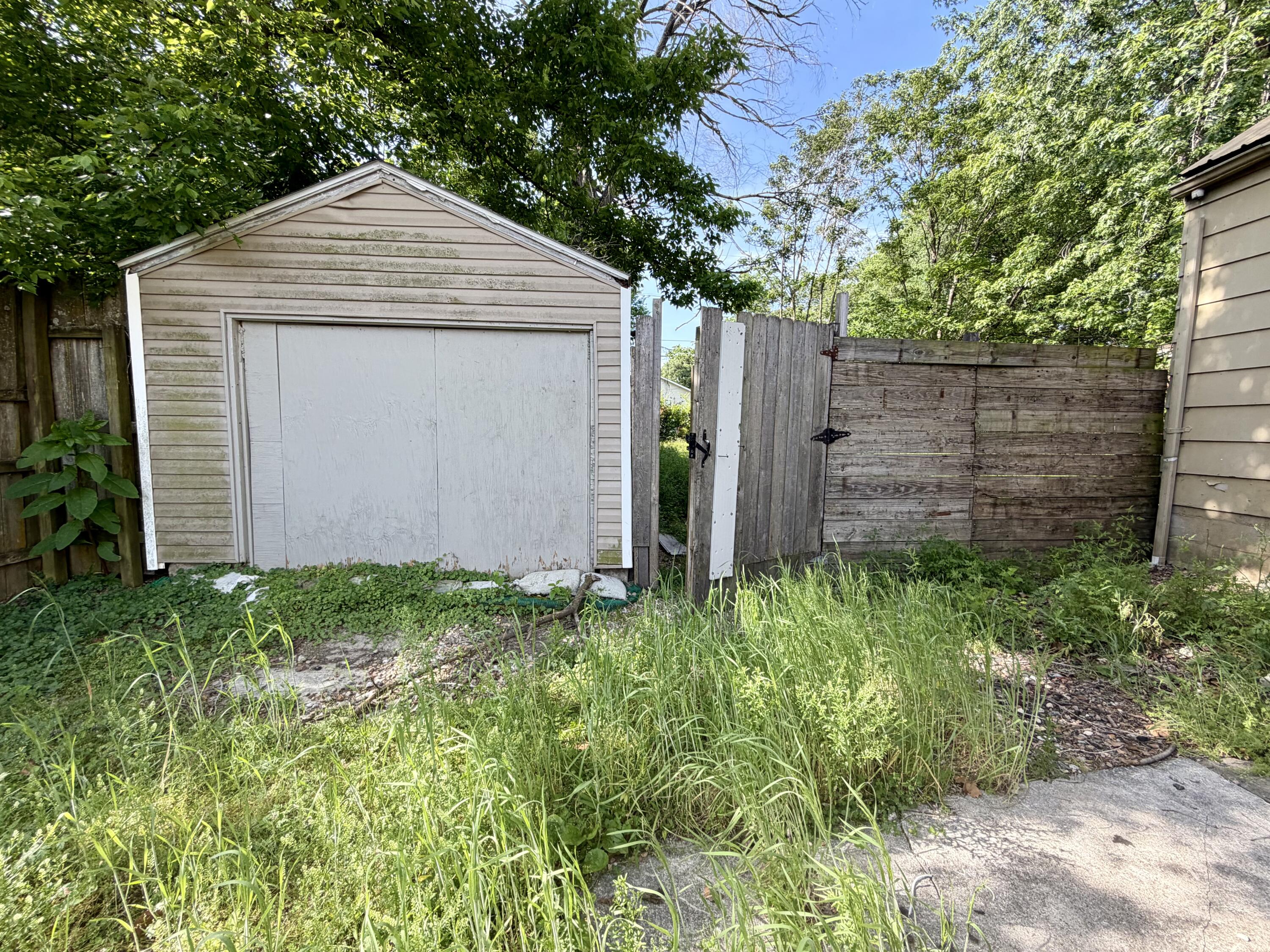 Photo 3 - Residential for sale – 1936 E Cairo Street  Springfield, MO