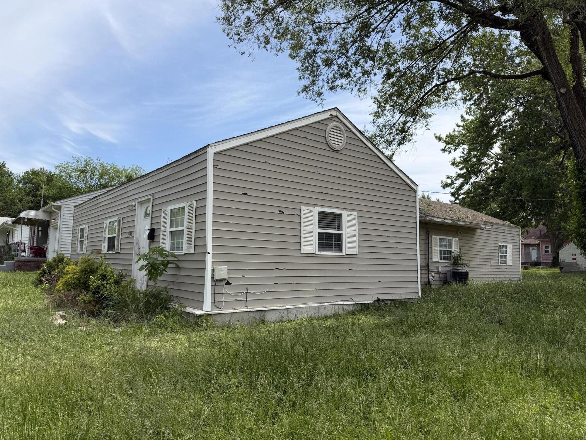 Photo 2 - Residential for sale – 1330 W Thoman Street  Springfield, MO