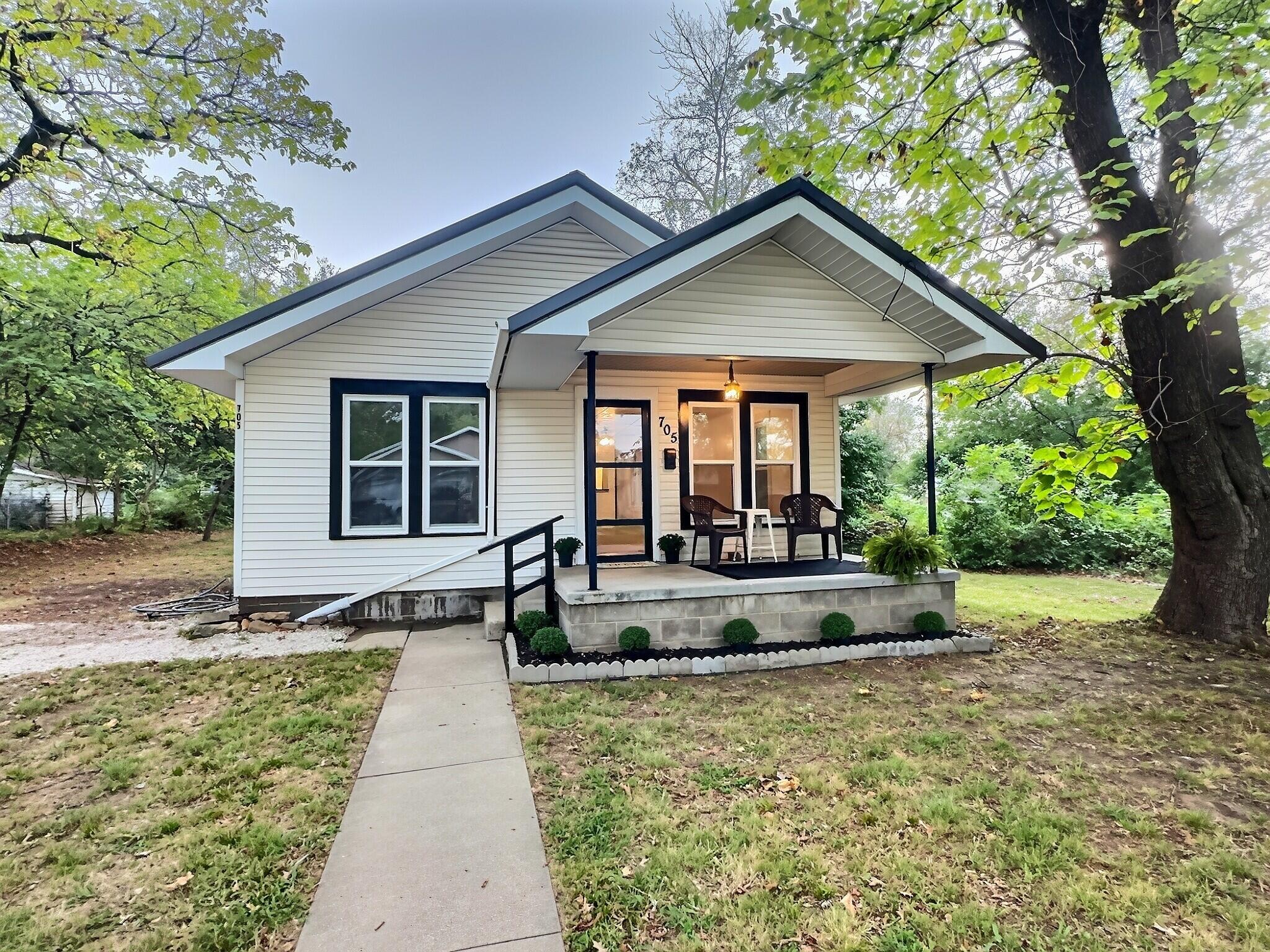 Photo 3 - Residential for sale – 705 N Clay Street  Nevada, MO