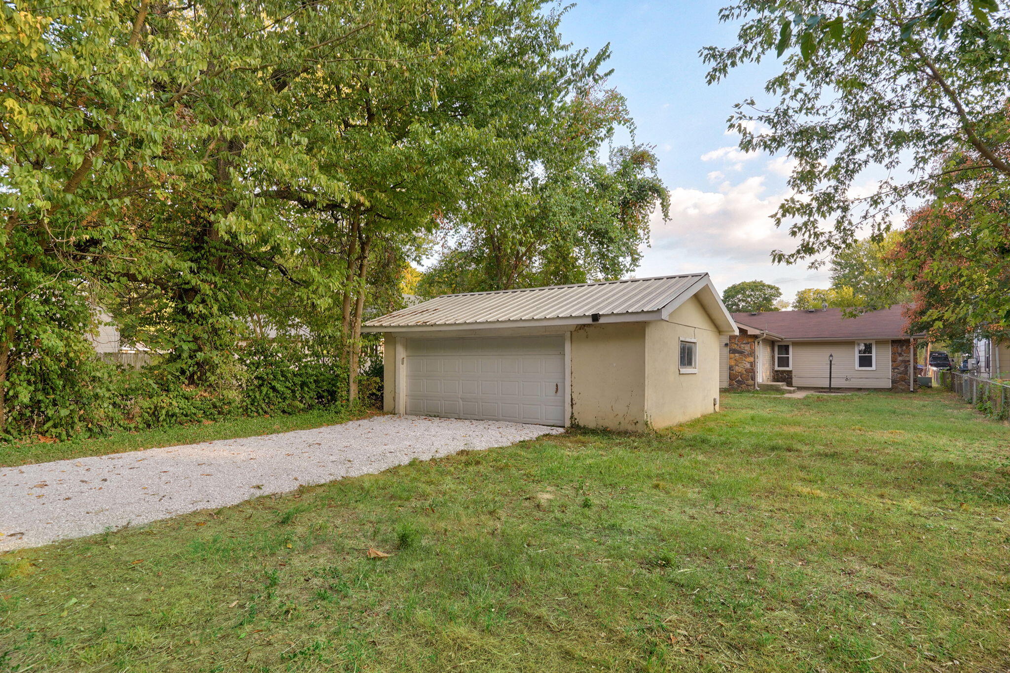 Photo 2 - Residential for sale – 2911 W Latoka Street  Springfield, MO