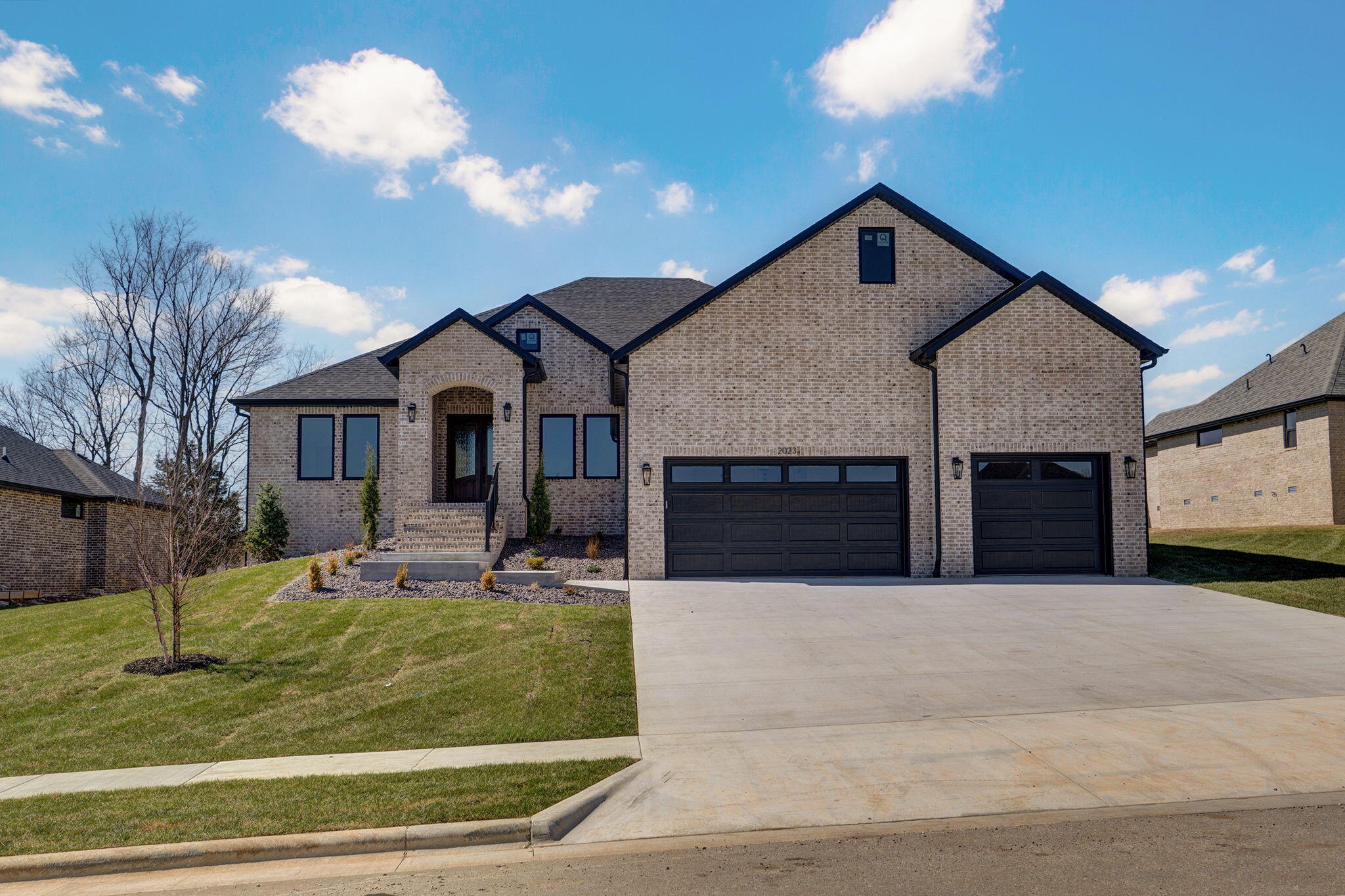 Photo 2 - Residential for sale – 2023 N Silver Charm Avenue  Springfield, MO