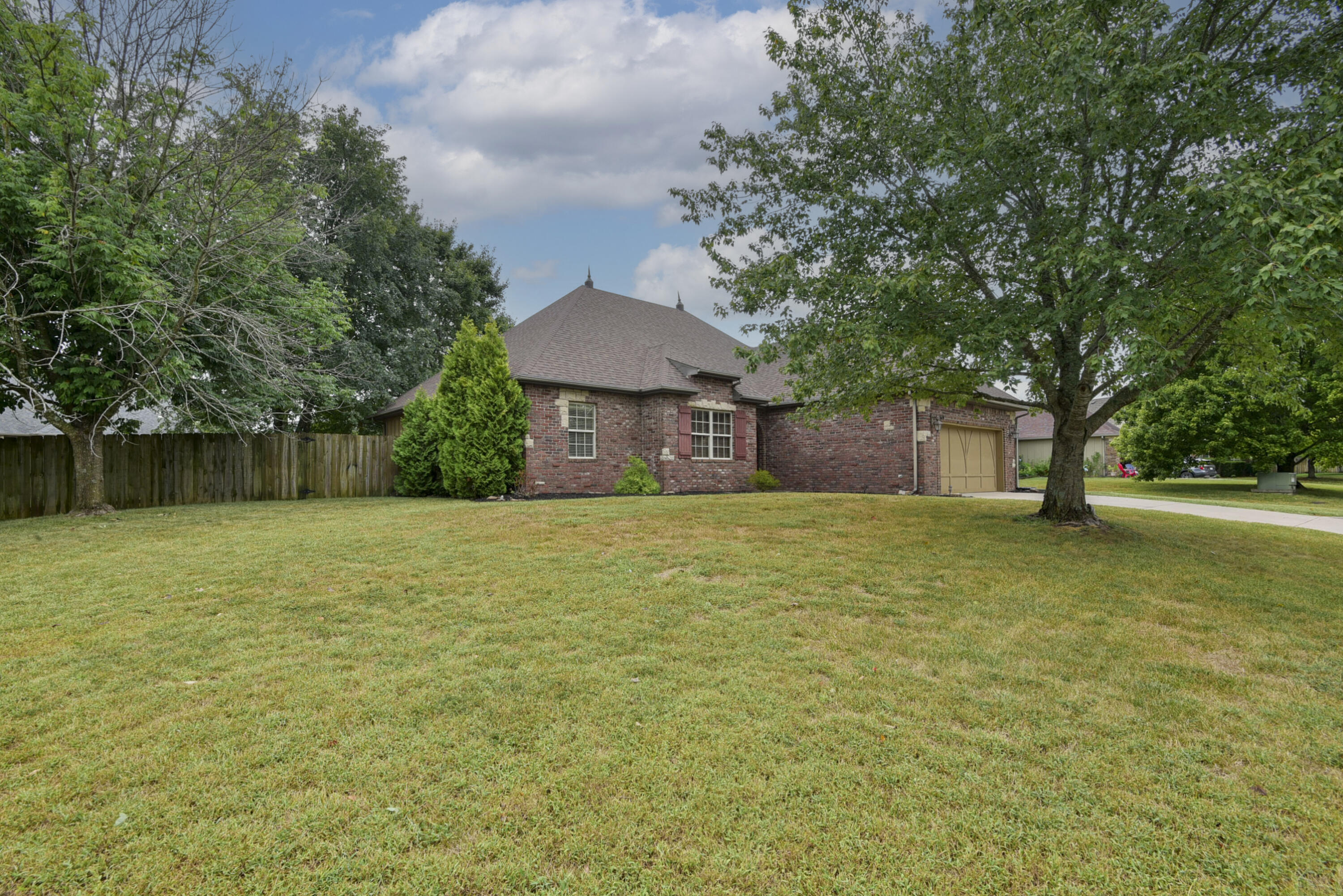 Photo 2 - Residential for sale – 614 E Falls Circle  Ozark, MO