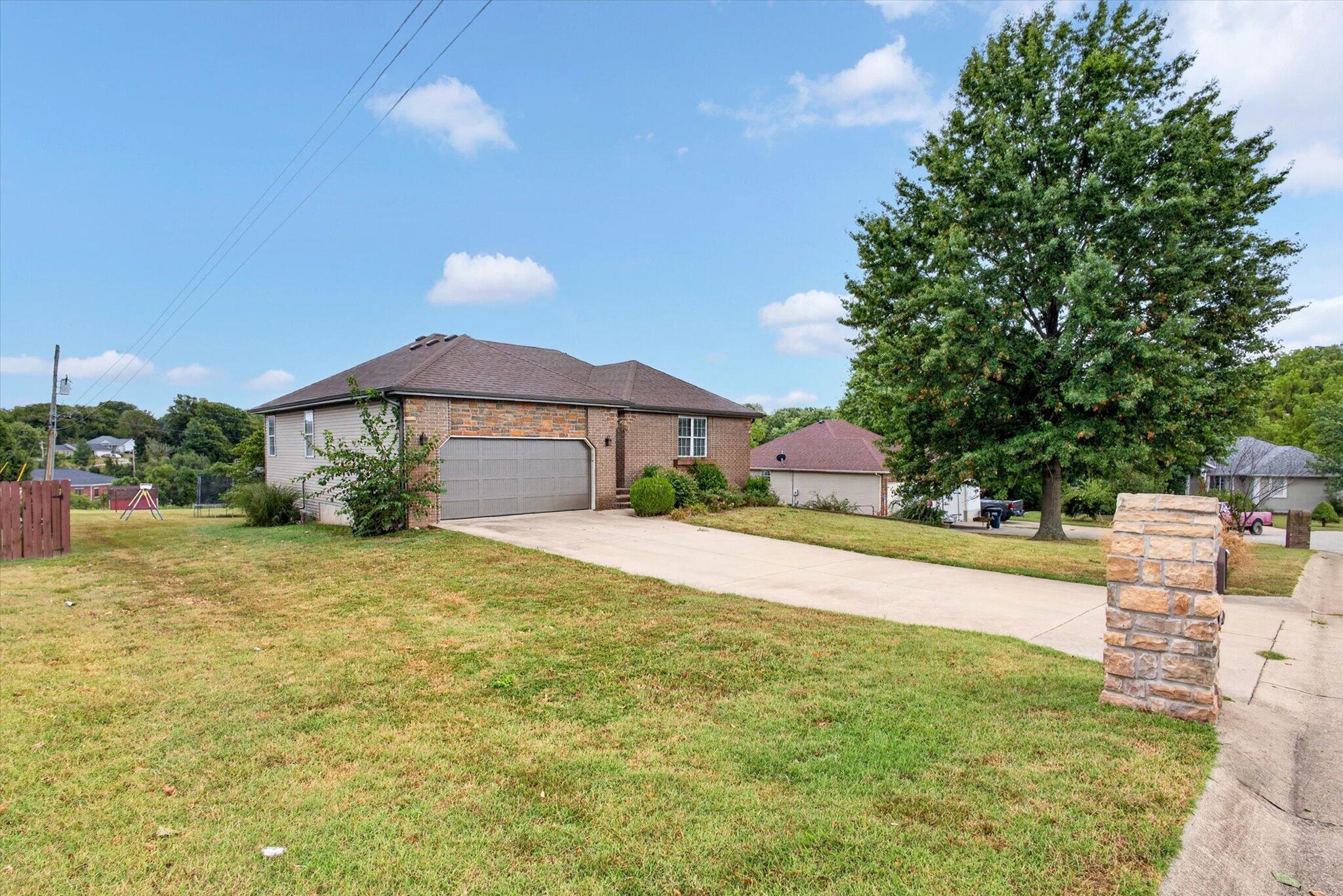 Photo 5 - Residential for sale – 660  Big Bear Court  Marshfield, MO