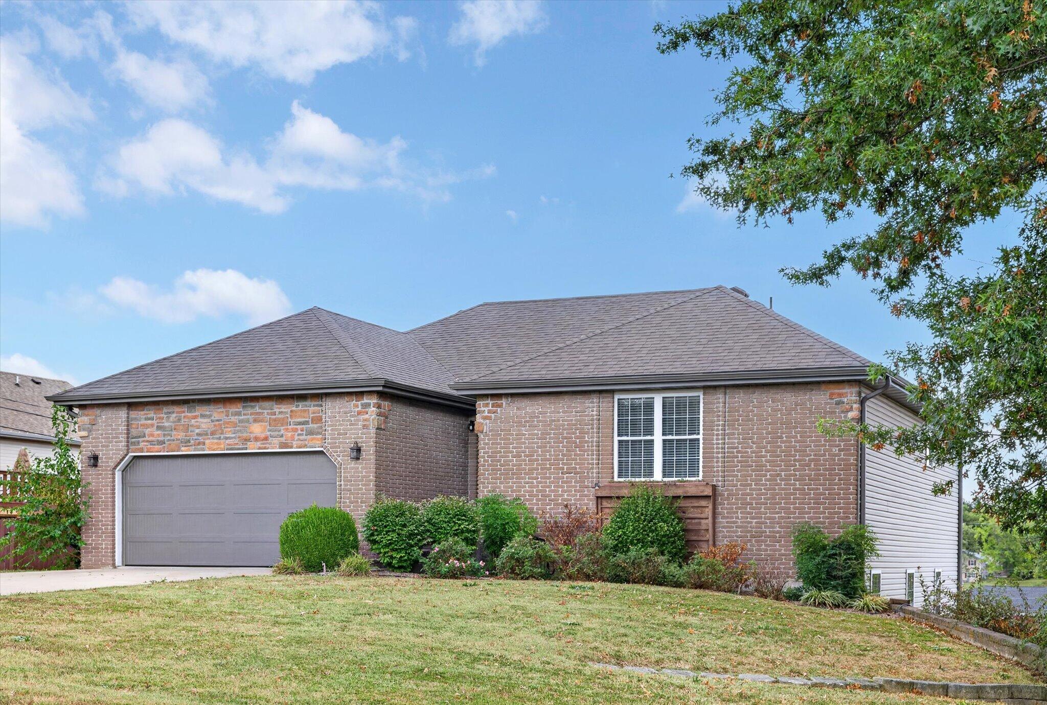 Photo 3 - Residential for sale – 660  Big Bear Court  Marshfield, MO