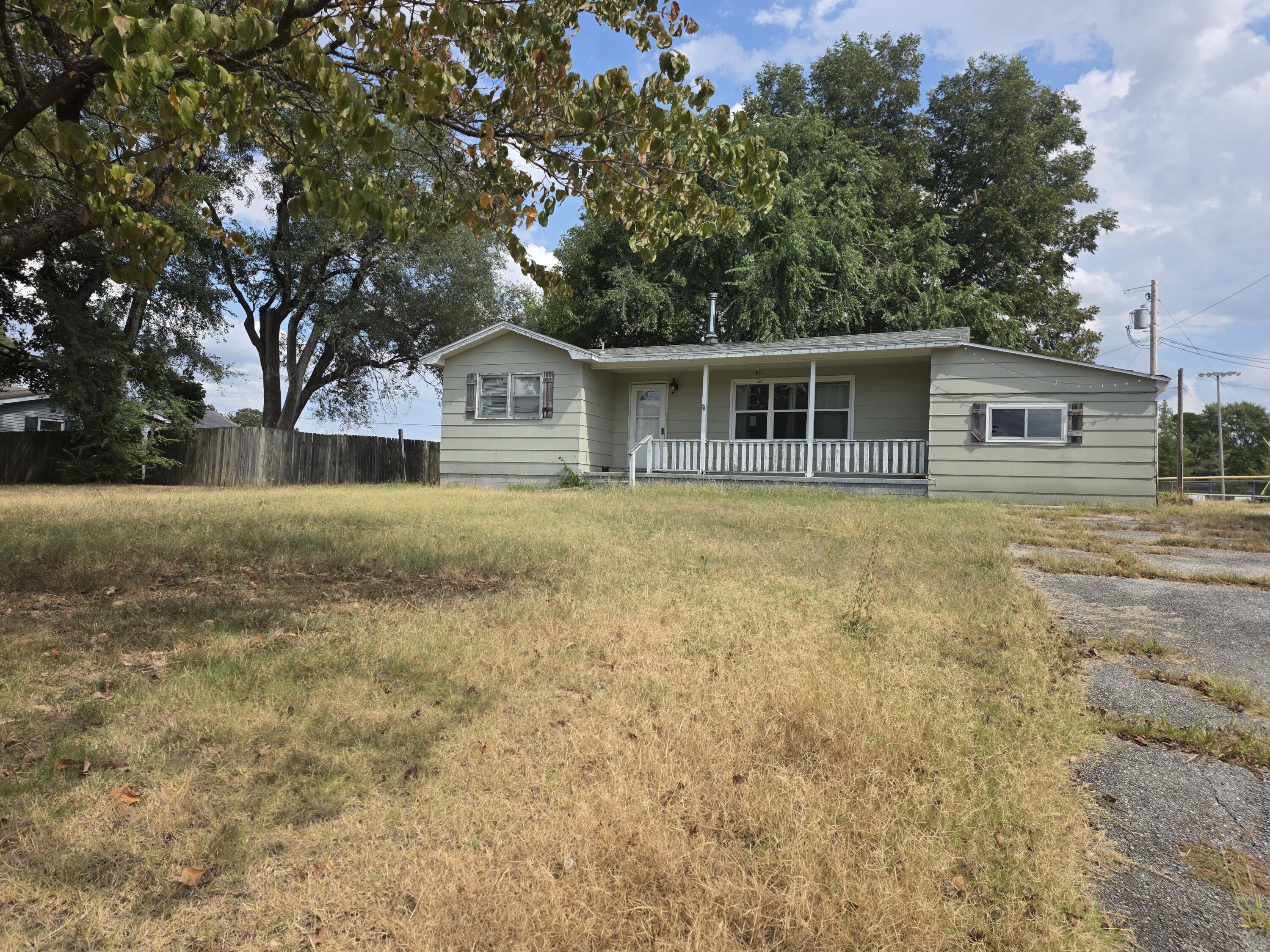 Photo 2 - Residential for sale – 515 S Beverly Street  Billings, MO