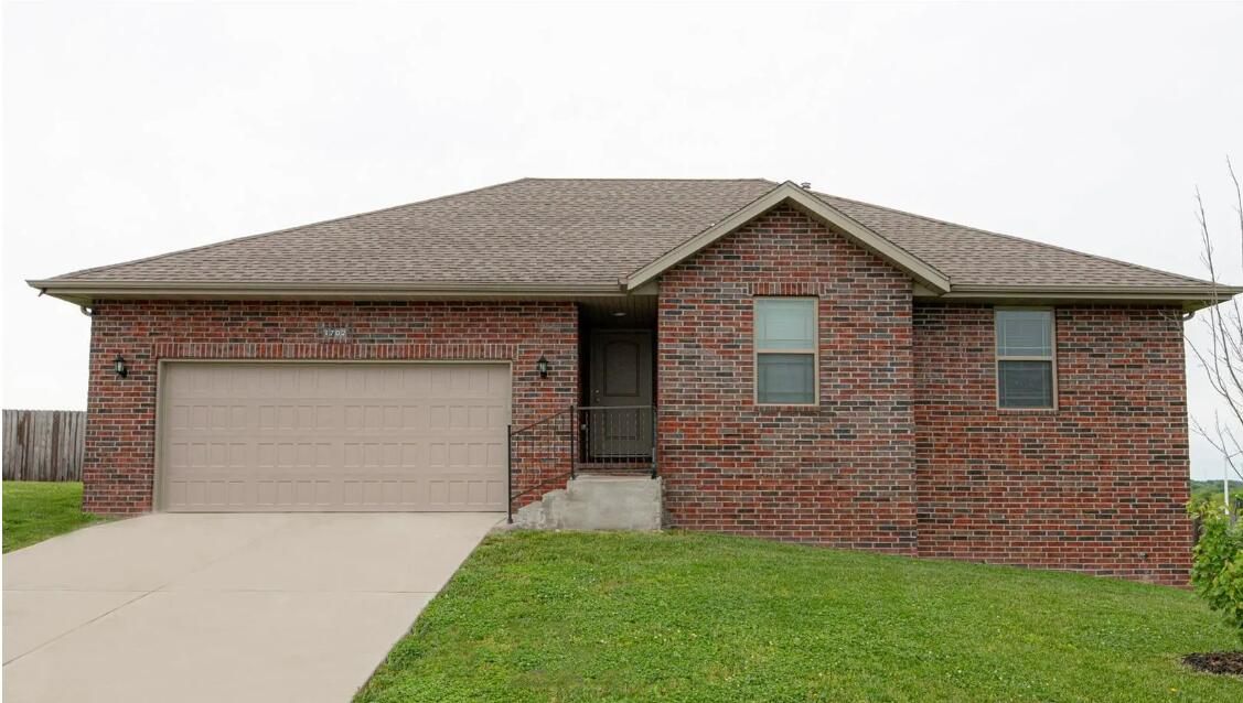 Residential for sale – 1702 N Hoover Drive  Ozark, MO