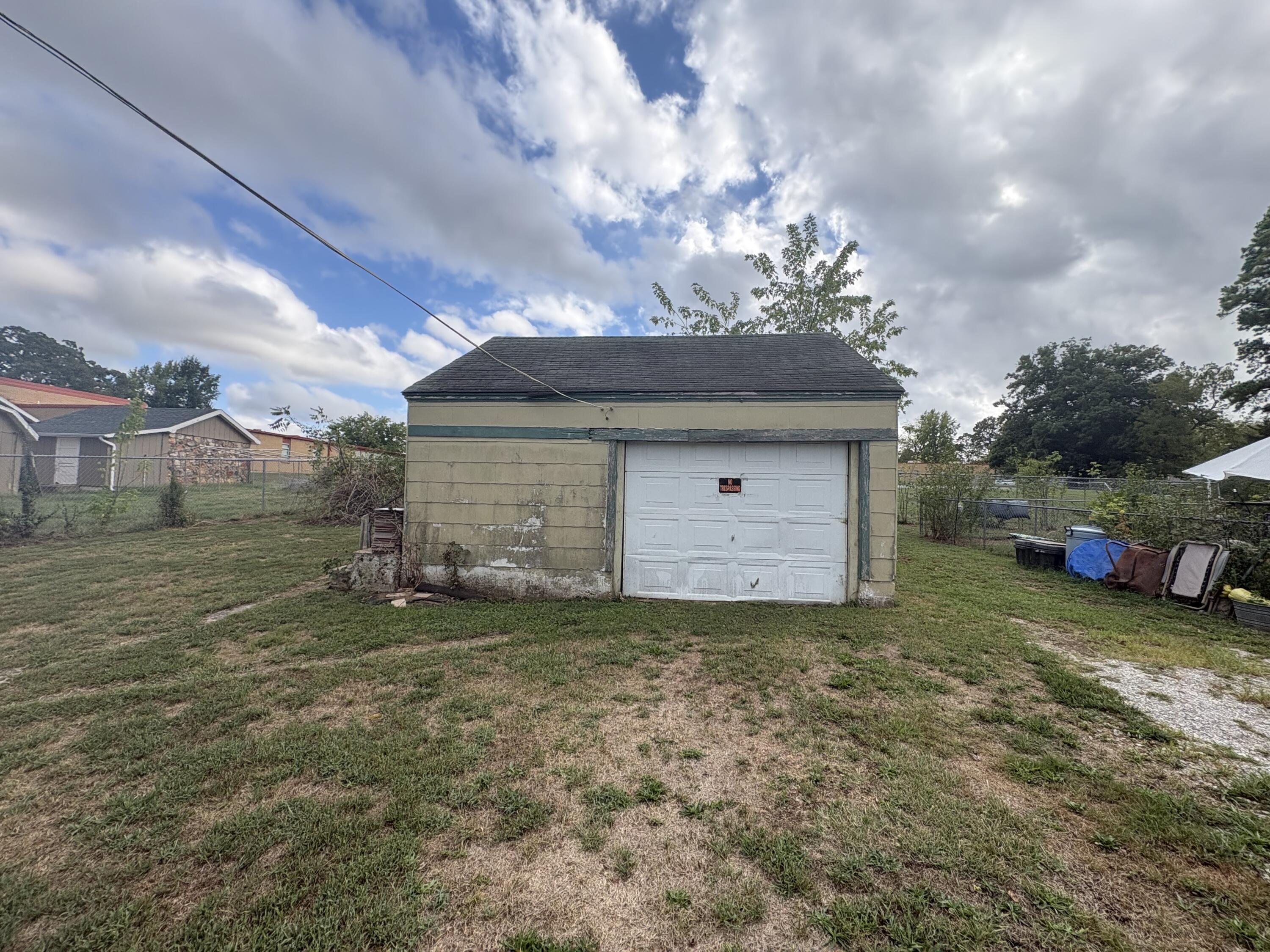 Photo 9 - Residential for sale – 608  Ozark Street  Houston, MO