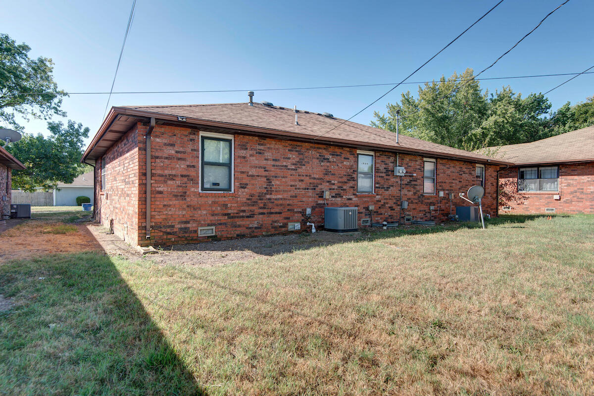 Photo 4 - Residential Income for sale – 2747 E Mcdaniel Street  Springfield, MO