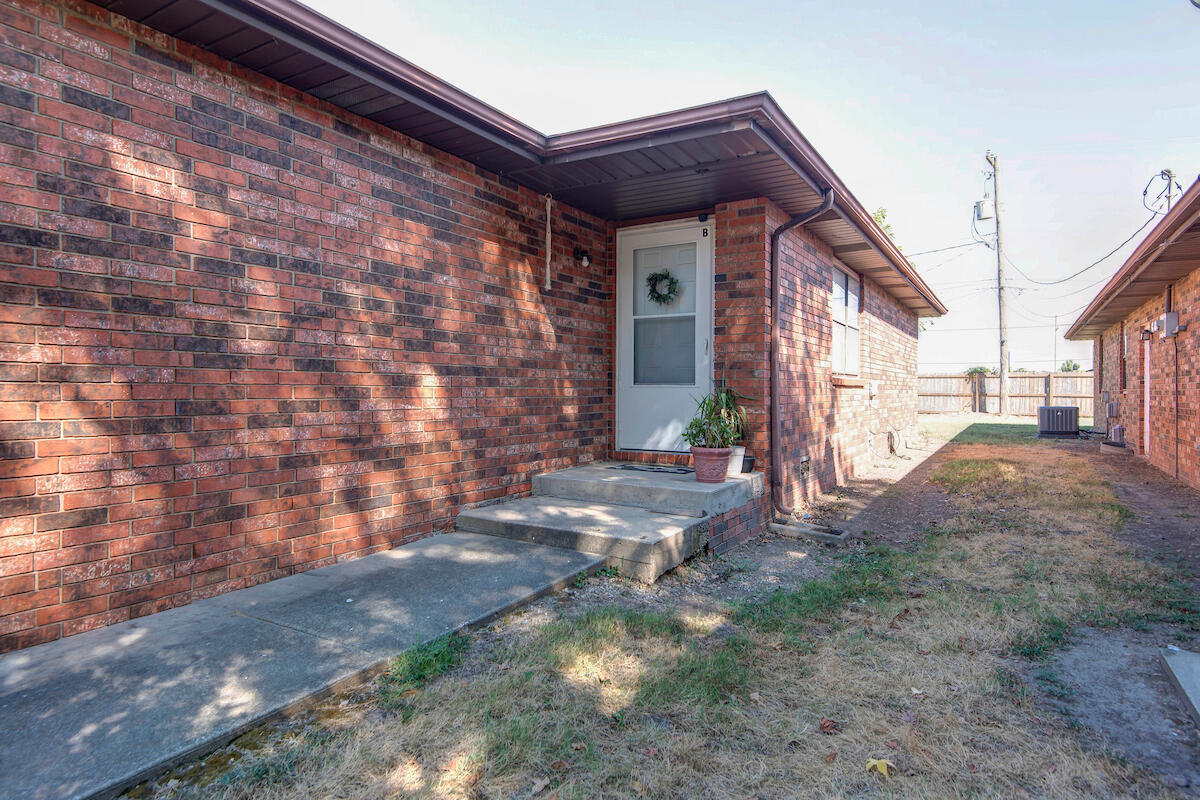 Photo 2 - Residential Income for sale – 2747 E Mcdaniel Street  Springfield, MO