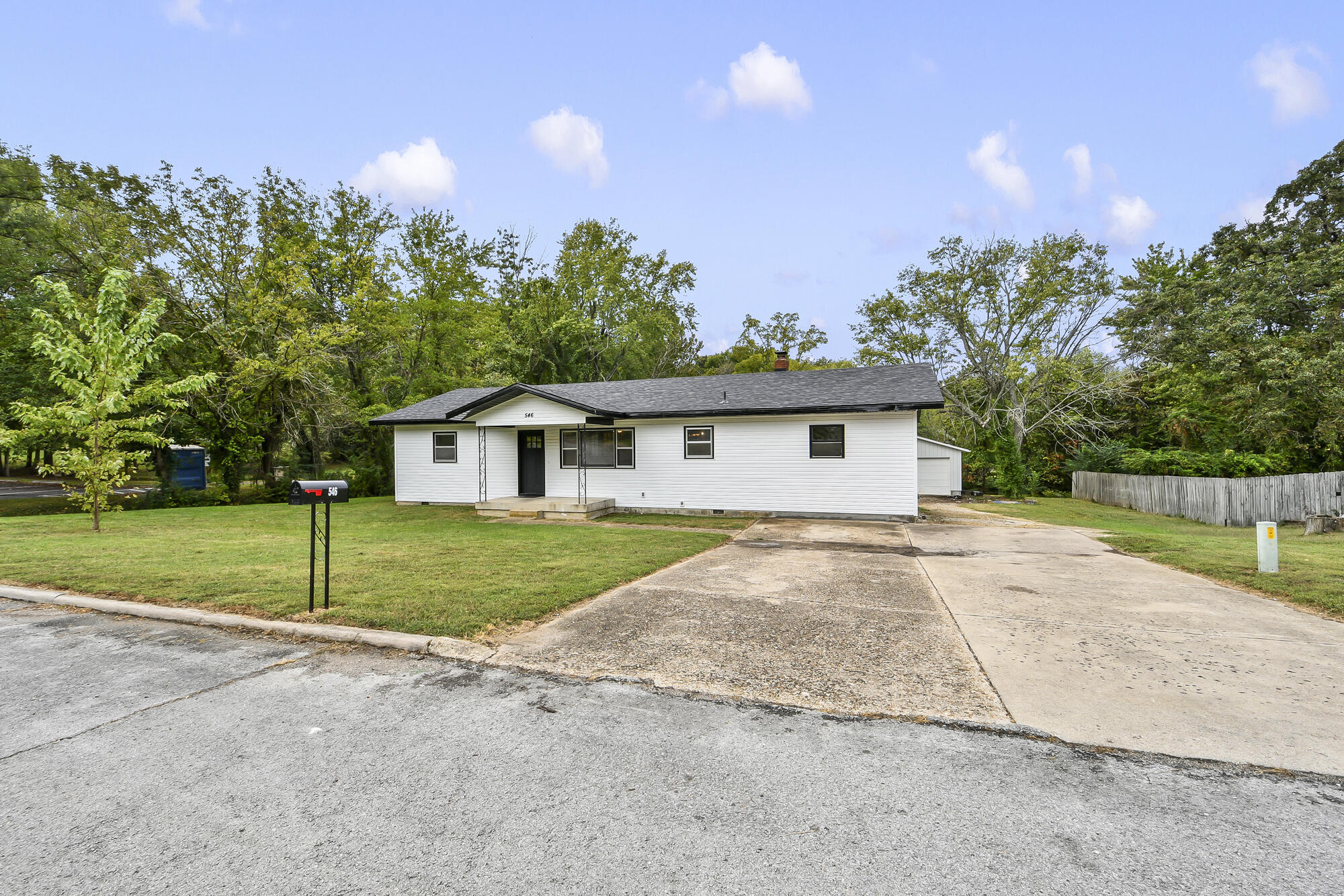 Photo 4 - Residential for sale – 546  Massey Street  Marshfield, MO