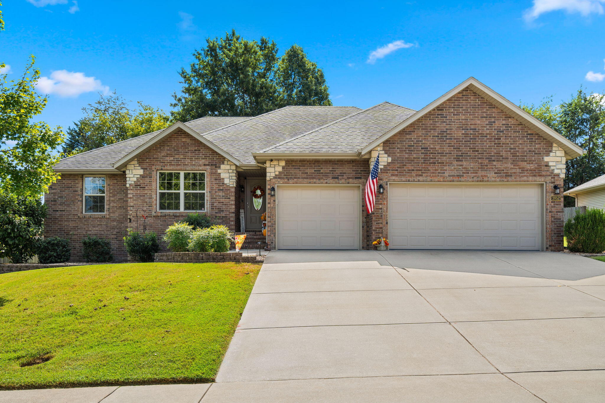 Photo 2 - Residential for sale – 3852 W Village   Springfield, MO
