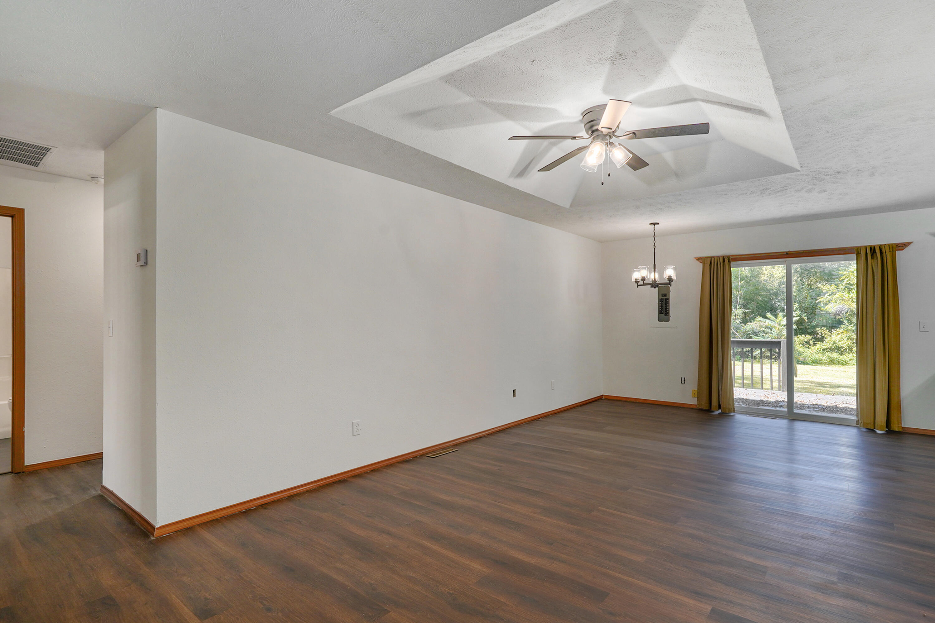 Photo 2 - Residential for sale – 2015 N Benton Avenue  Springfield, MO