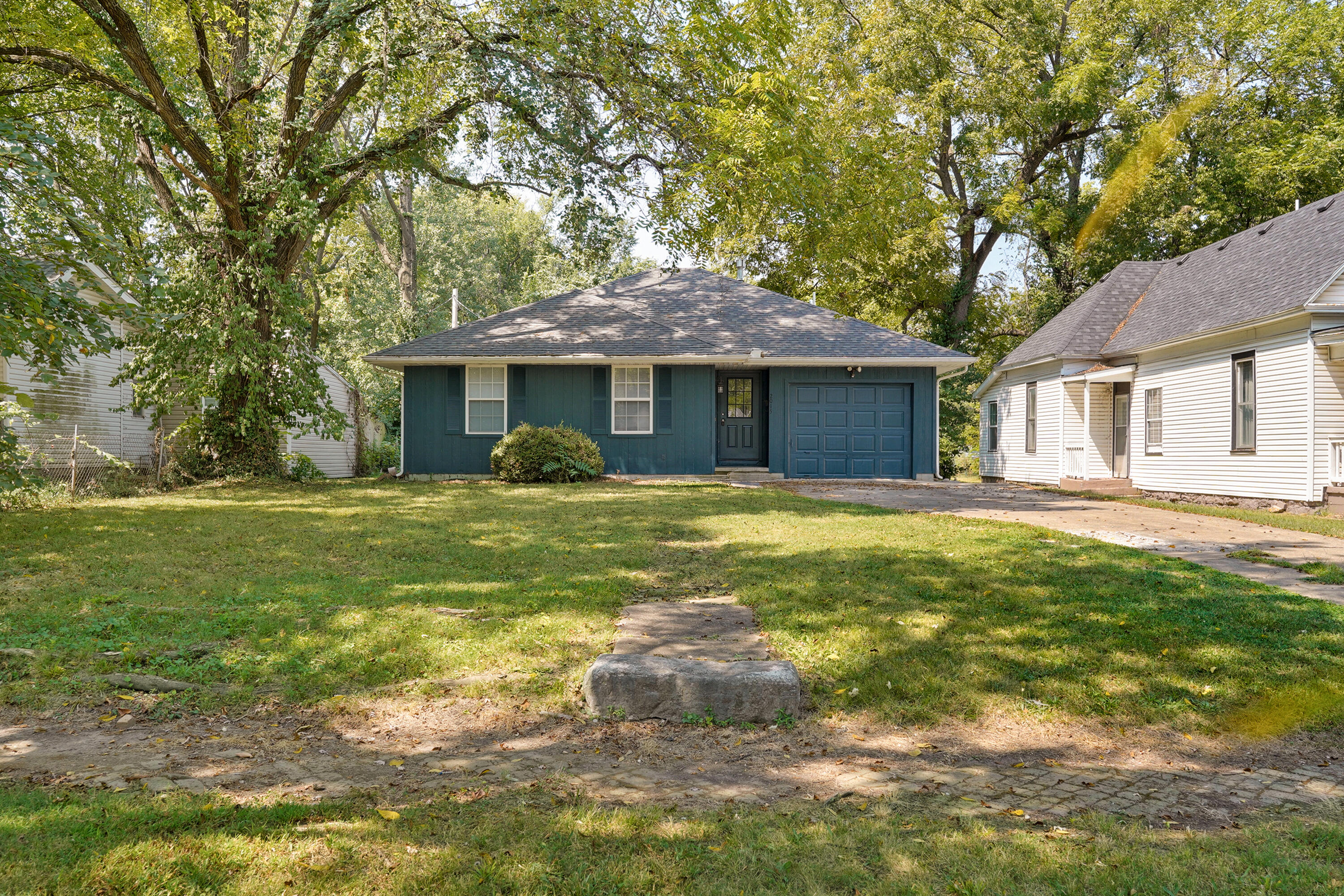 Photo 12 - Residential for sale – 2015 N Benton Avenue  Springfield, MO