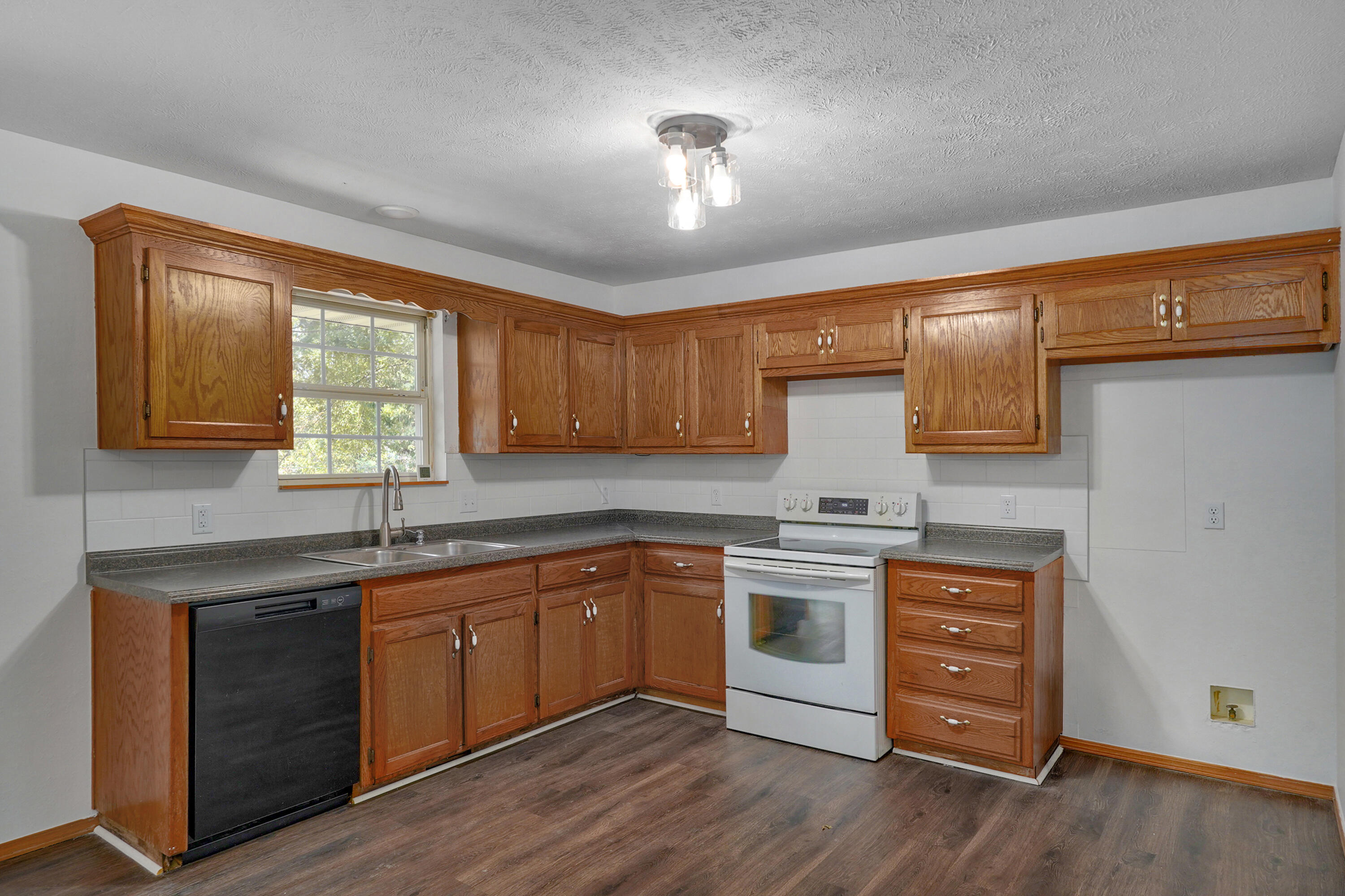 Photo 5 - Residential for sale – 2015 N Benton Avenue  Springfield, MO