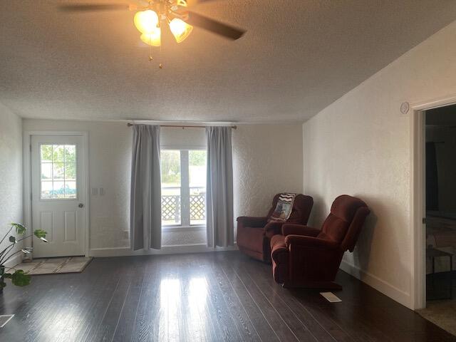 Photo 3 - Residential for sale – 213 E Garfield Avenue  Seymour, MO