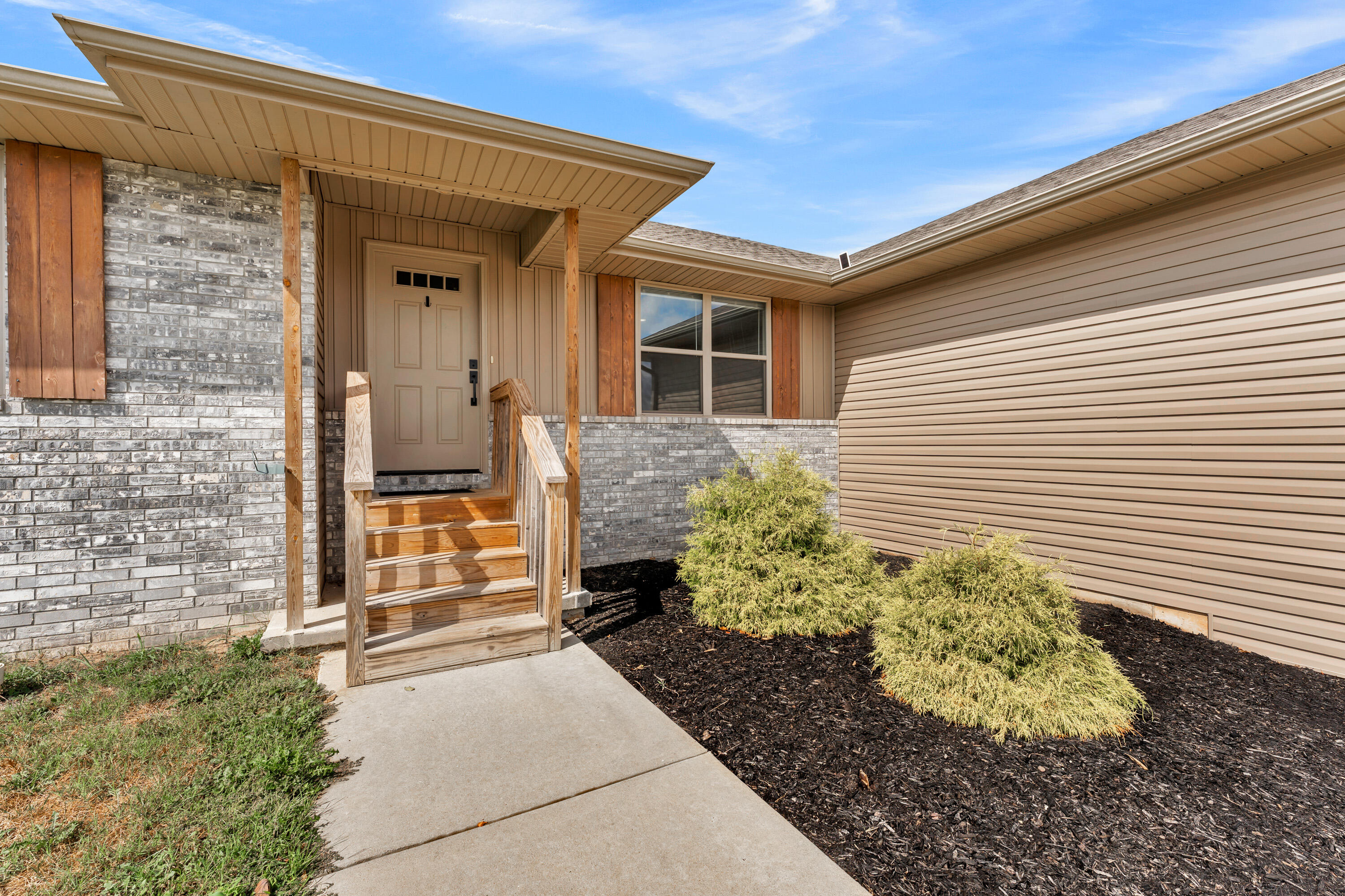 Photo 4 - Residential for sale – 633 S Southgate   Nixa, MO