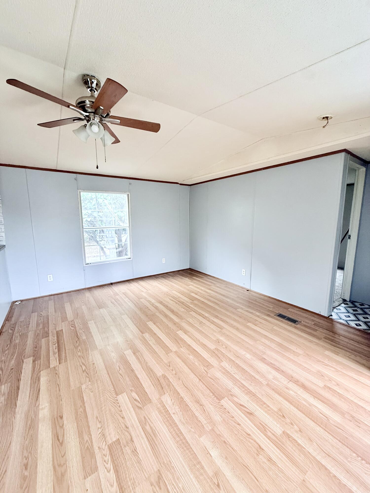 Photo 5 - Residential for sale – 140  Old Yukon Road  Raymondville, MO