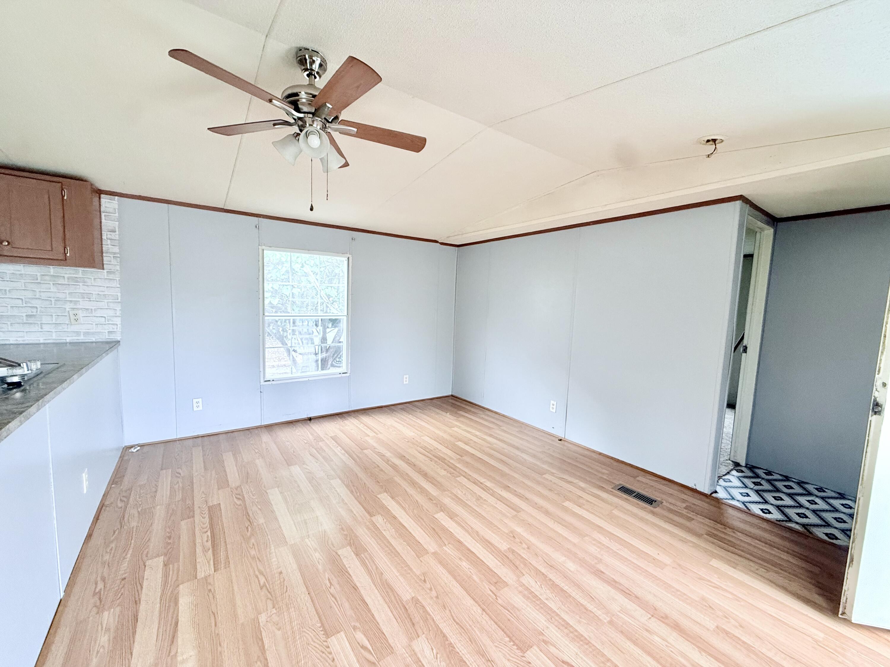 Photo 4 - Residential for sale – 140  Old Yukon Road  Raymondville, MO