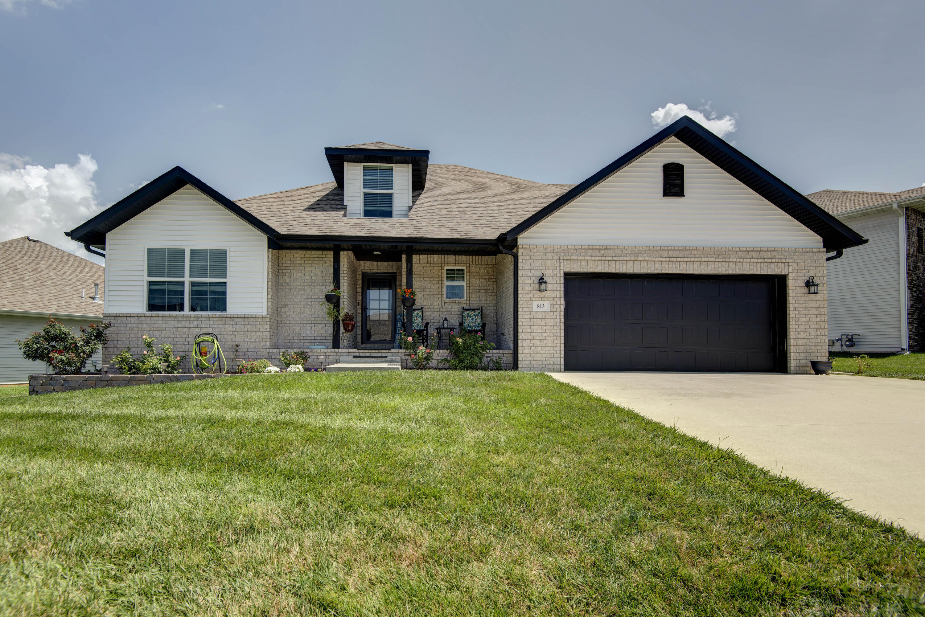 Photo 2 - Residential for sale – 813 E Brewer Avenue  Nixa, MO