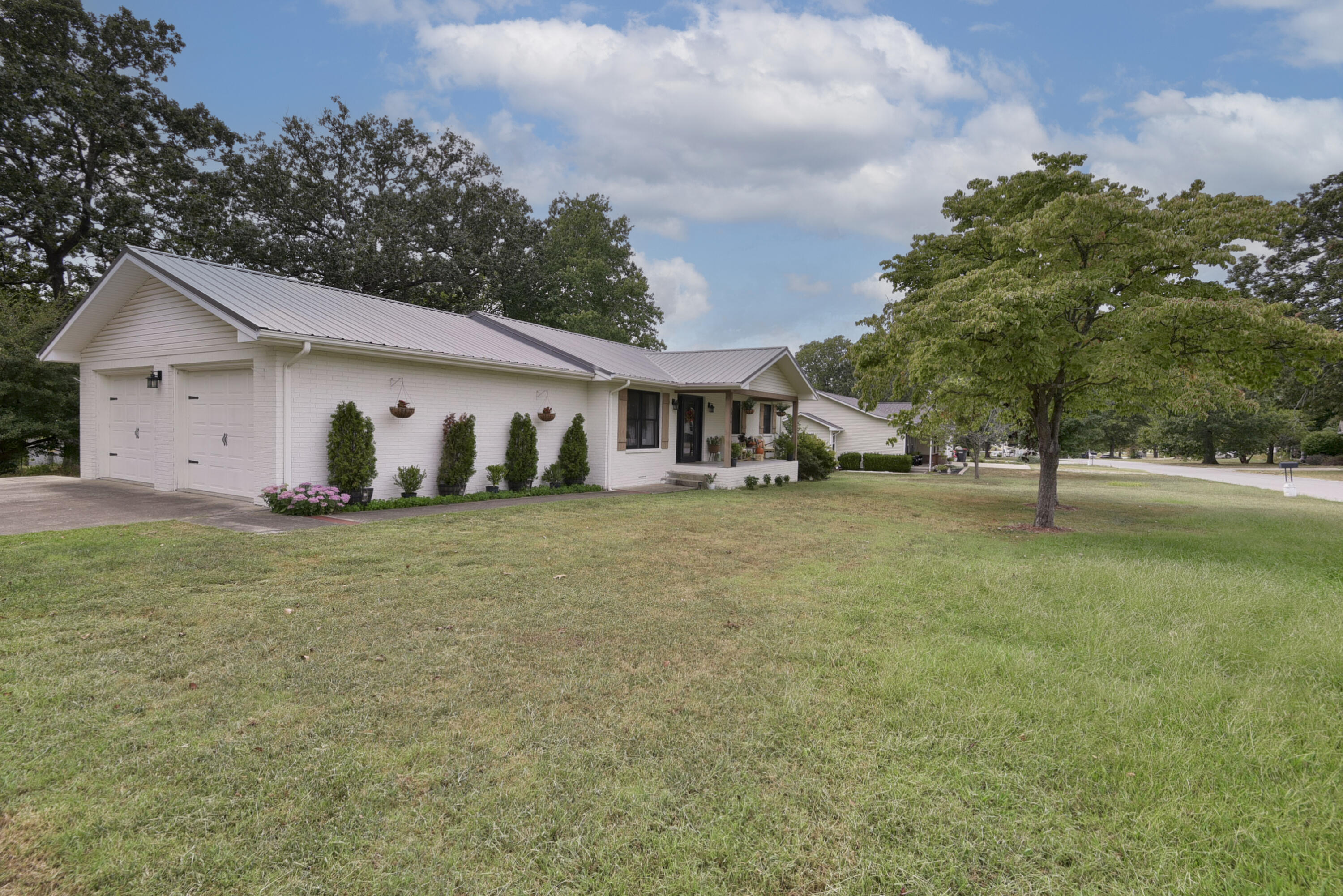 Photo 3 - Residential for sale – 1014  Forest Circle Drive  Cassville, MO
