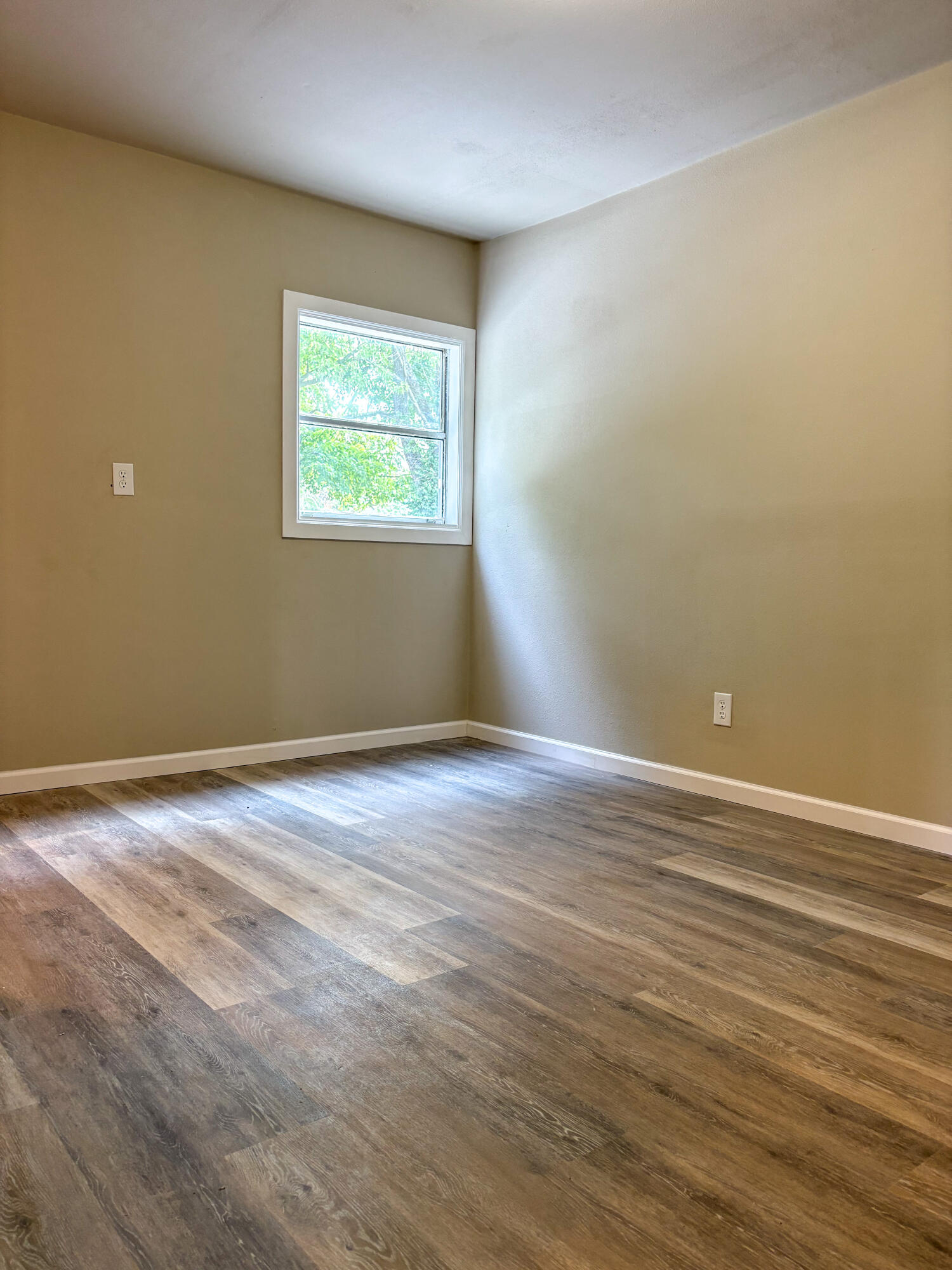 Photo 17 - Residential for sale – 612  Stephens Street  Neosho, MO