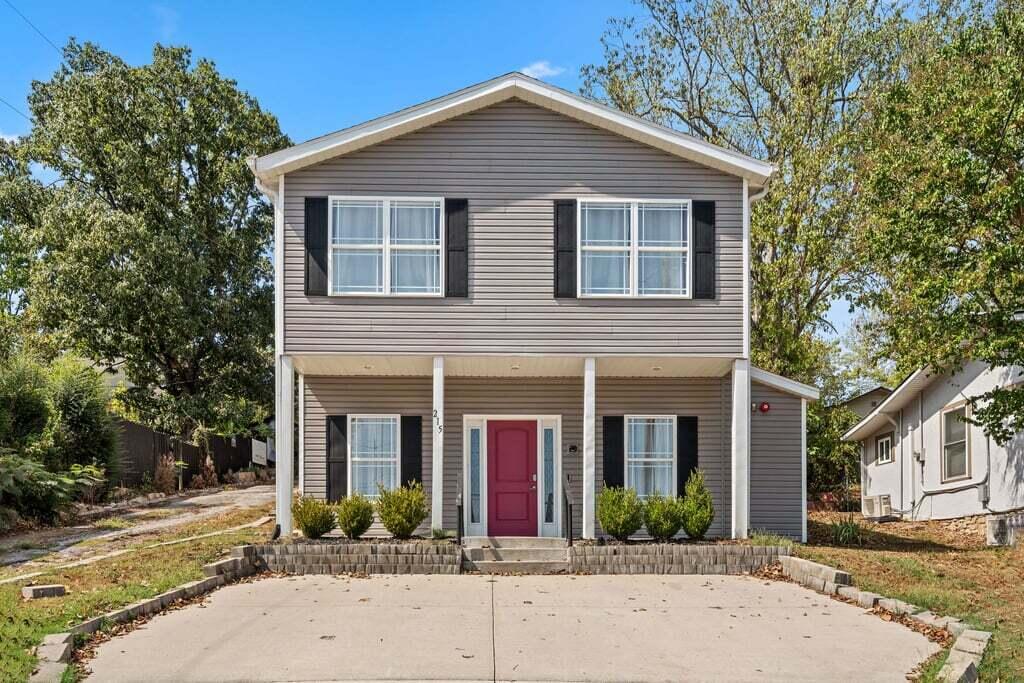 Photo 2 - Residential for sale – 215 N 3rd Street  Branson, MO