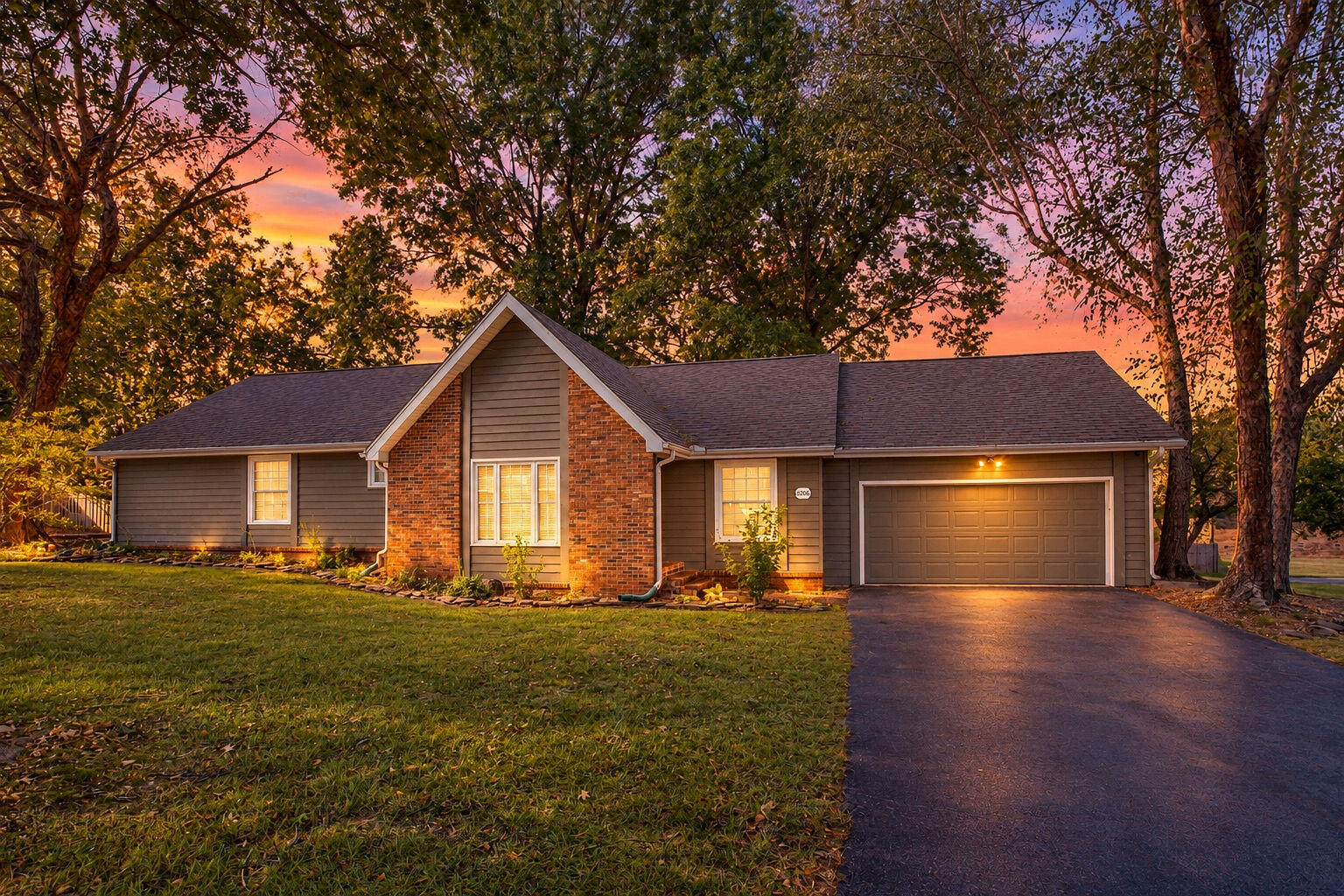 Photo 2 - Residential for sale – 8206  Oakmont Drive  Nixa, MO