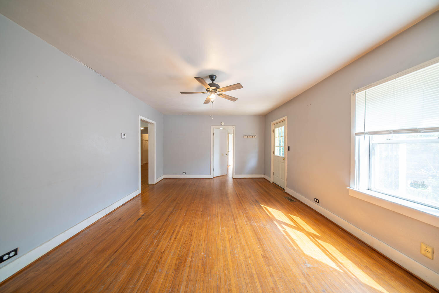 Photo 6 - Residential for sale – 401  Hall Street  Alton, MO