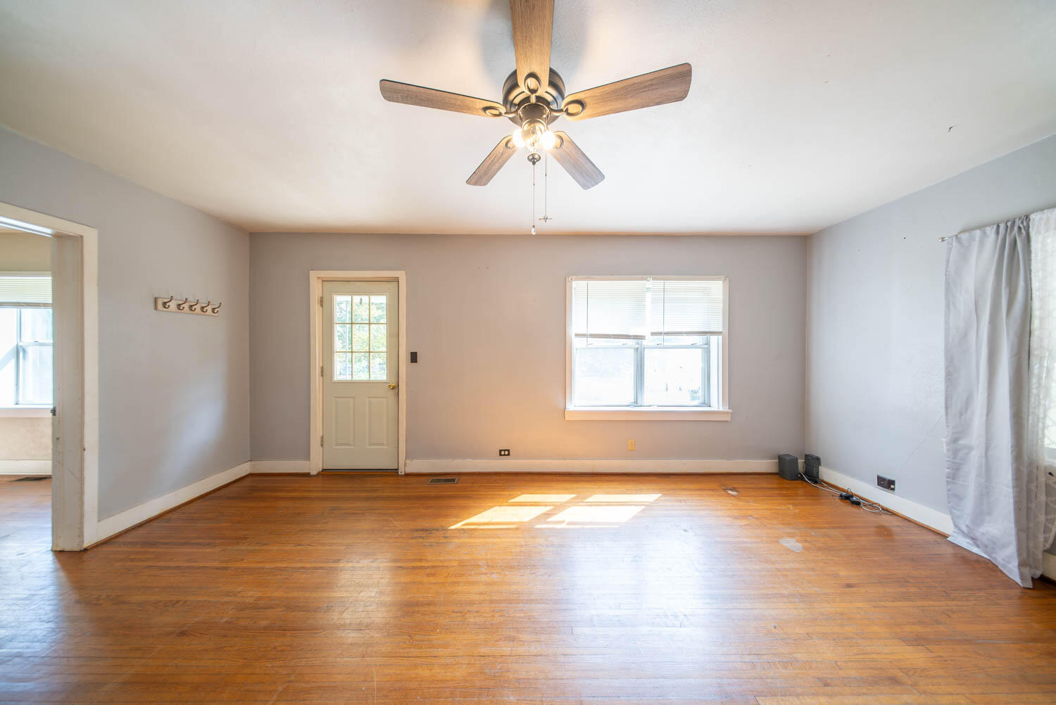 Photo 5 - Residential for sale – 401  Hall Street  Alton, MO