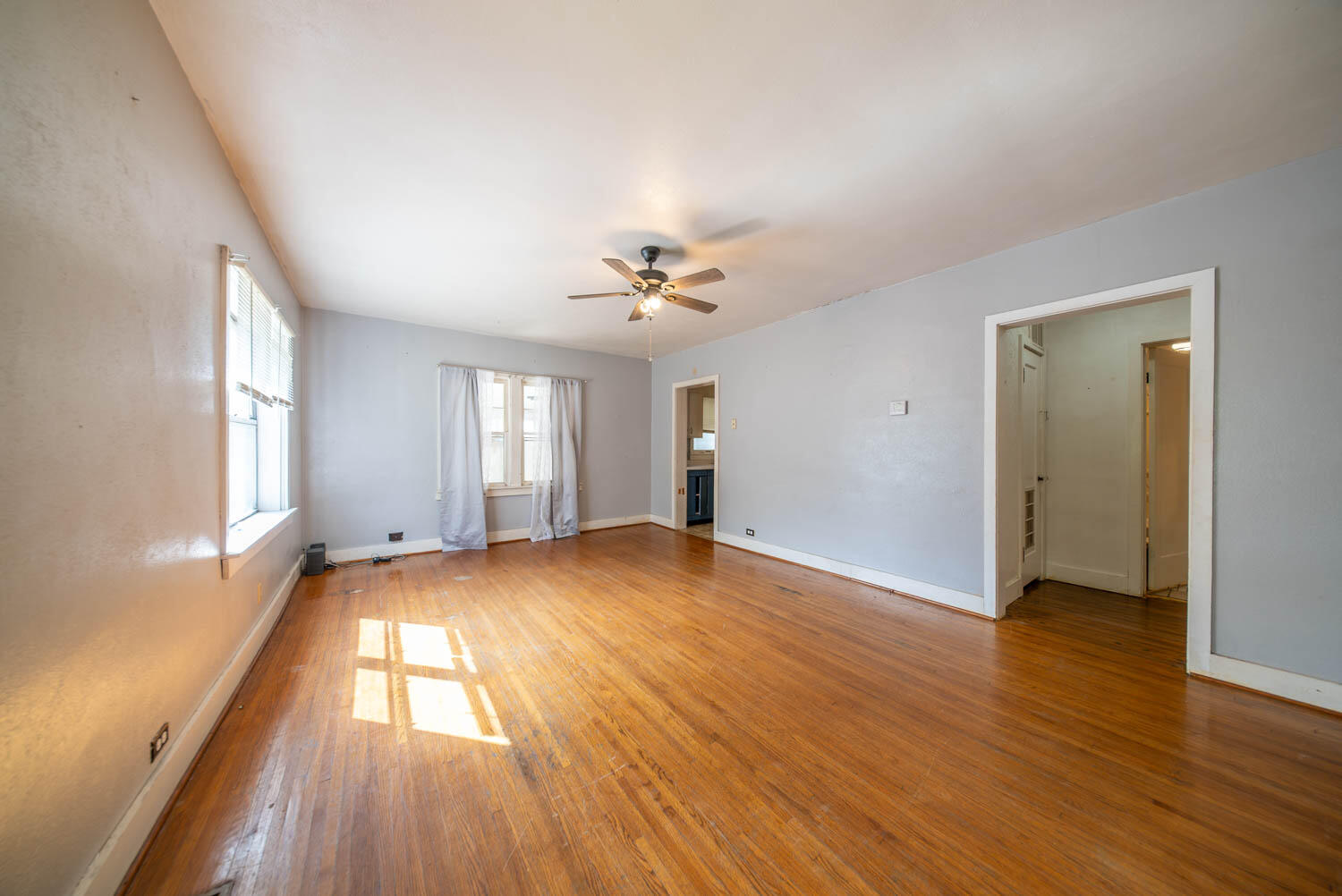 Photo 3 - Residential for sale – 401  Hall Street  Alton, MO