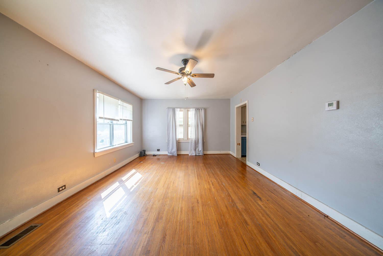 Photo 4 - Residential for sale – 401  Hall Street  Alton, MO