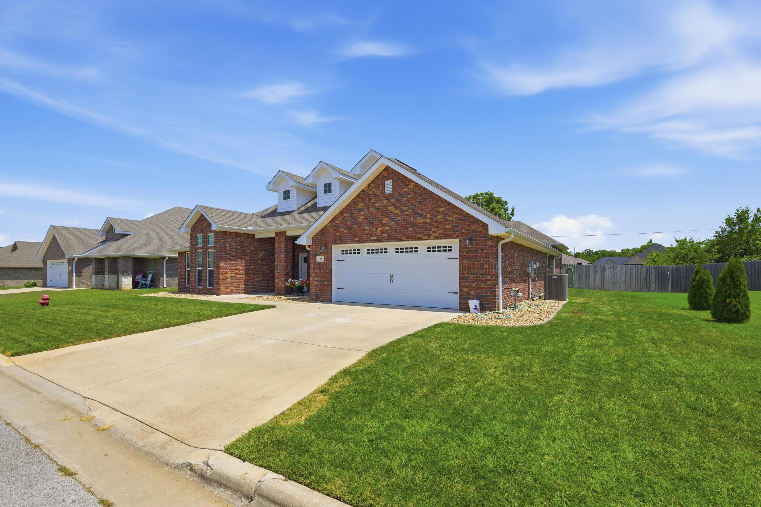 Photo 3 - Residential for sale – 1003  Mckenzie Circle  Webb City, MO
