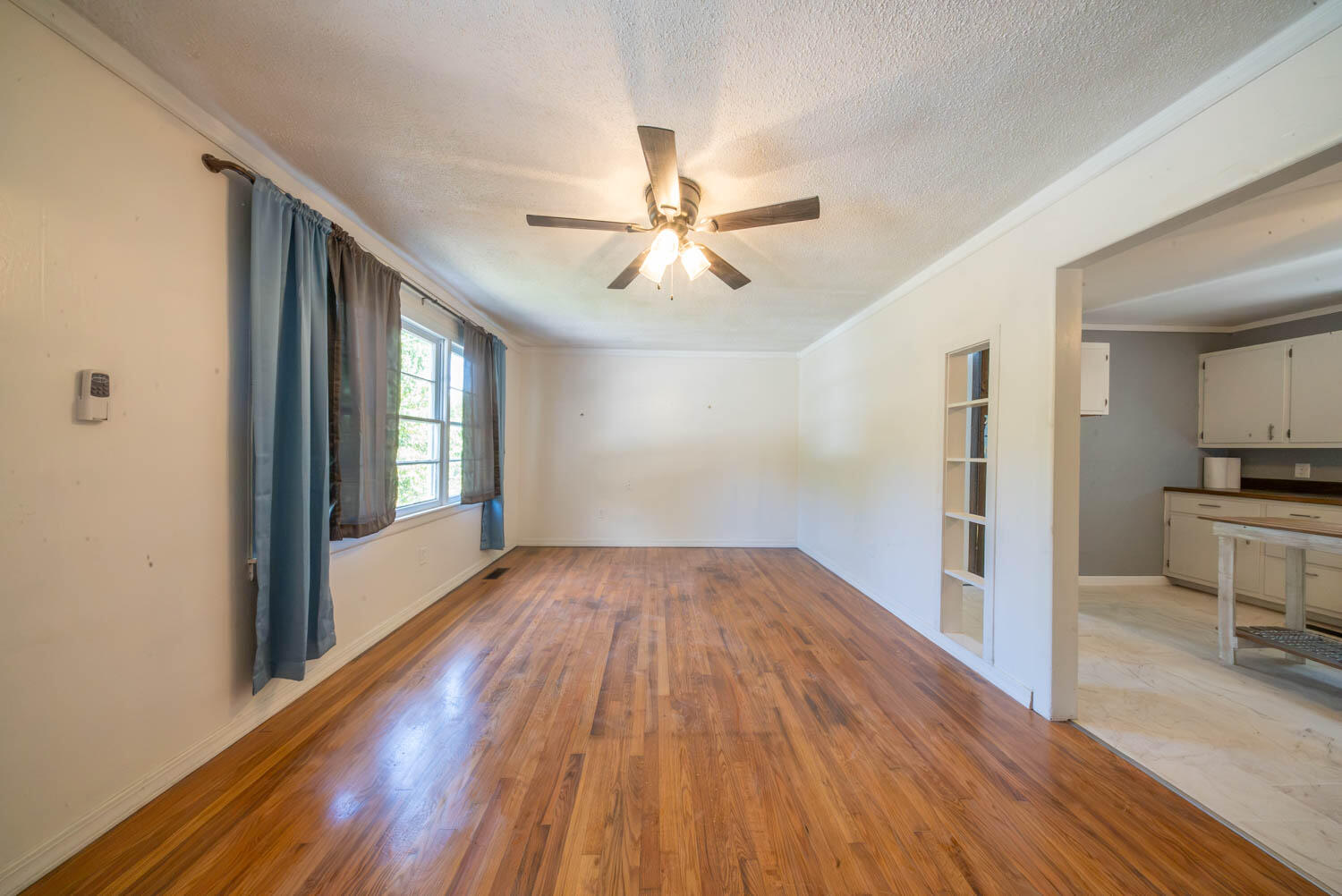 Photo 3 - Residential for sale – 880  Tate Avenue  Mammoth Spring, AR