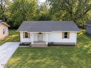 Photo 2 - Residential for sale – 404  Rockhill Road  Neosho, MO