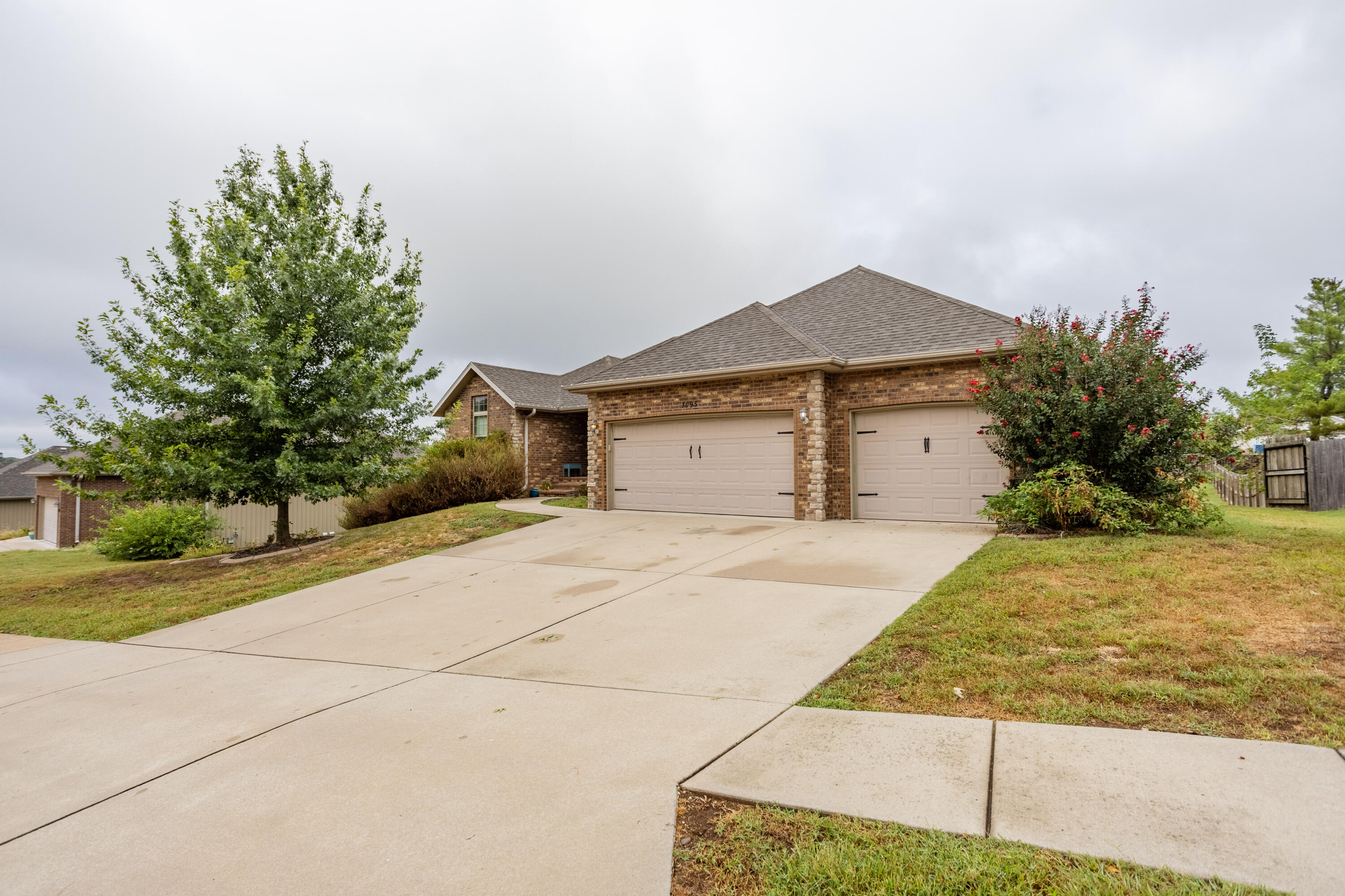 Photo 2 - Residential for sale – 1095 E Daisy Falls Drive  Nixa, MO