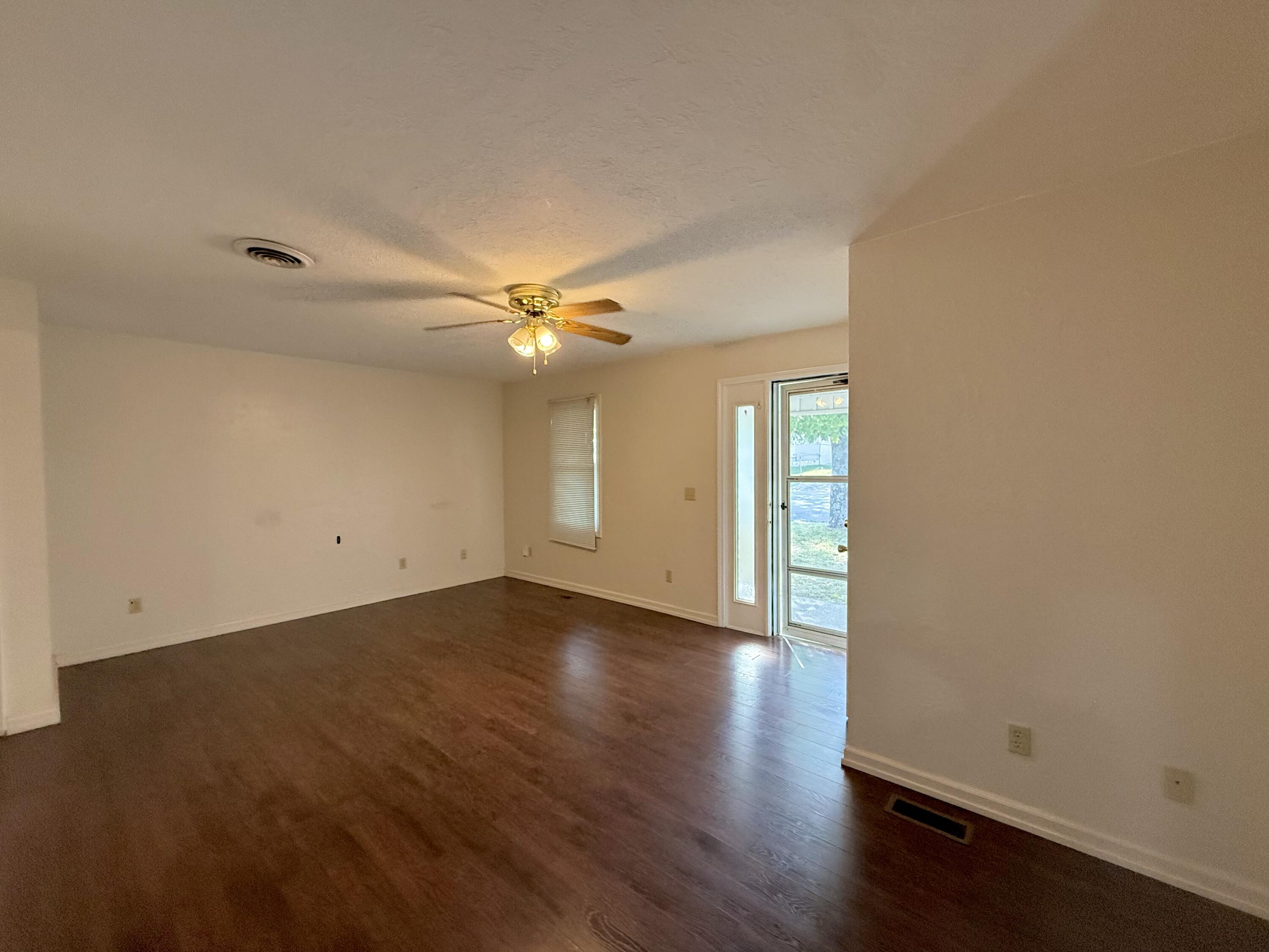 Photo 3 - Residential for sale – 408 S 2nd Street  Houston, MO