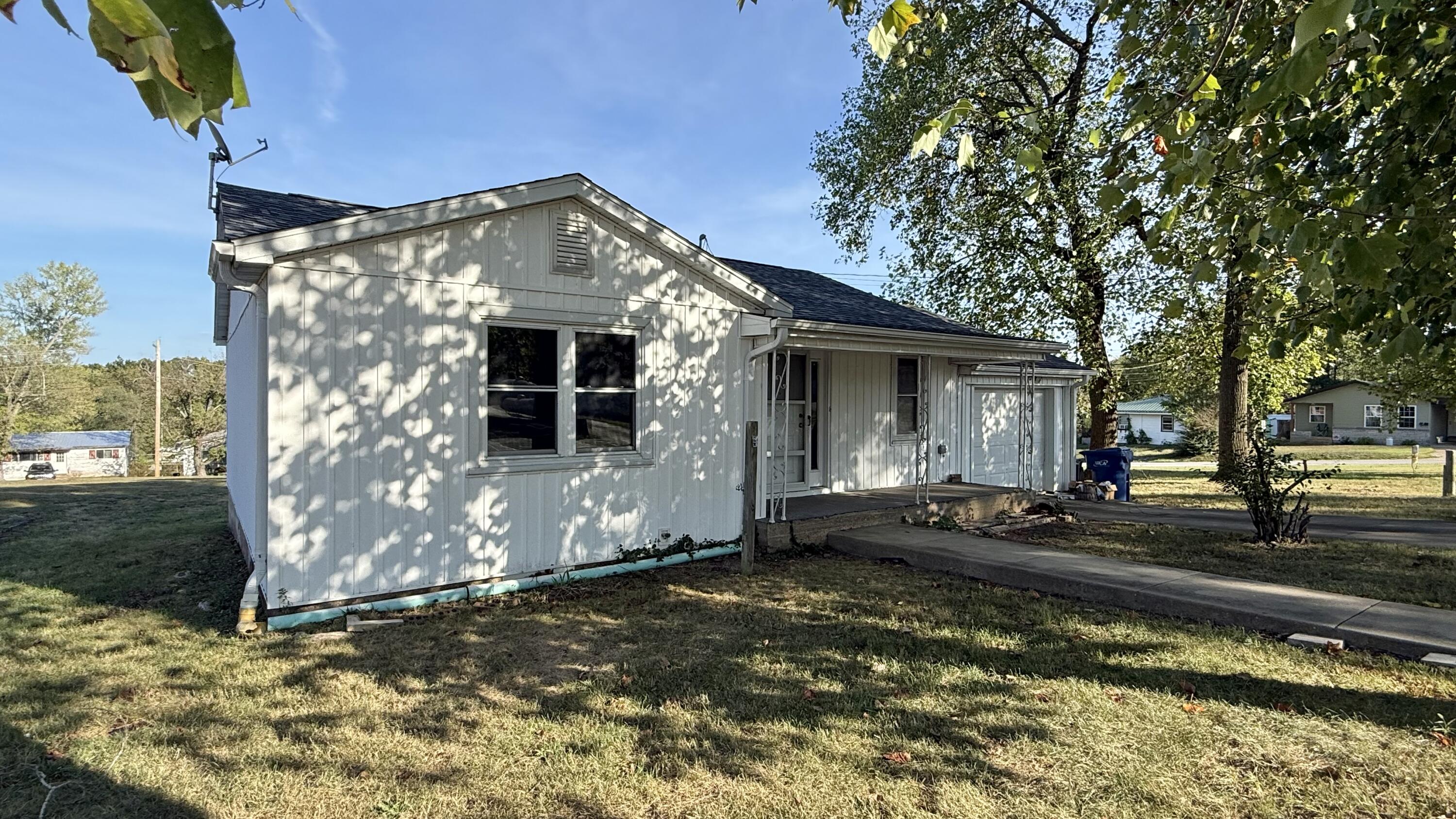 Photo 2 - Residential for sale – 408 S 2nd Street  Houston, MO