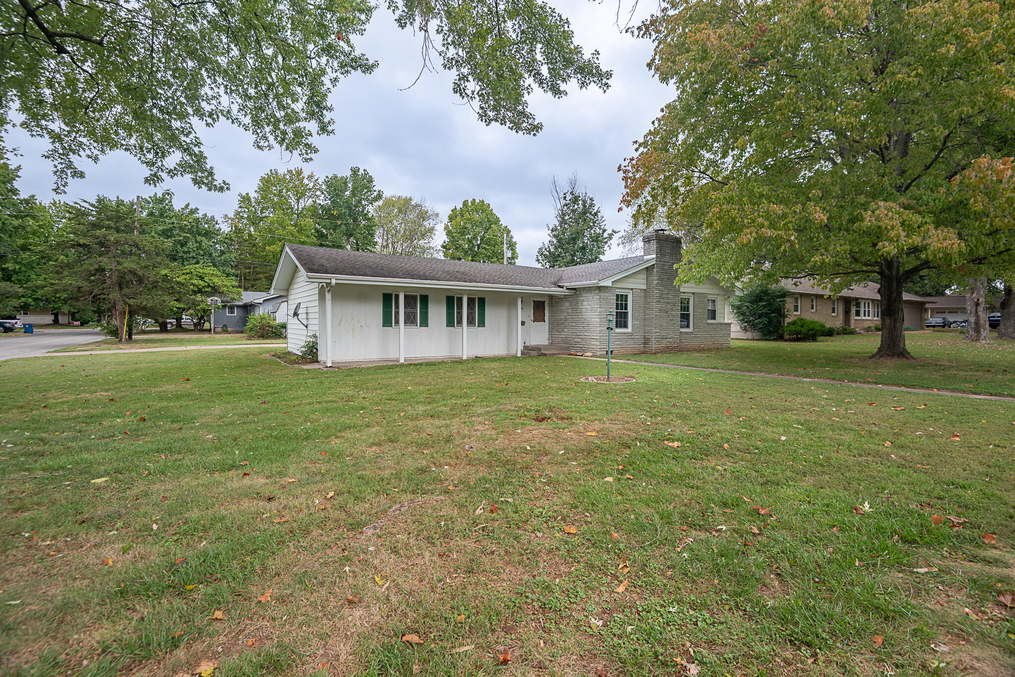 Photo 2 - Residential for sale – 2143 S Brighton Drive  Springfield, MO