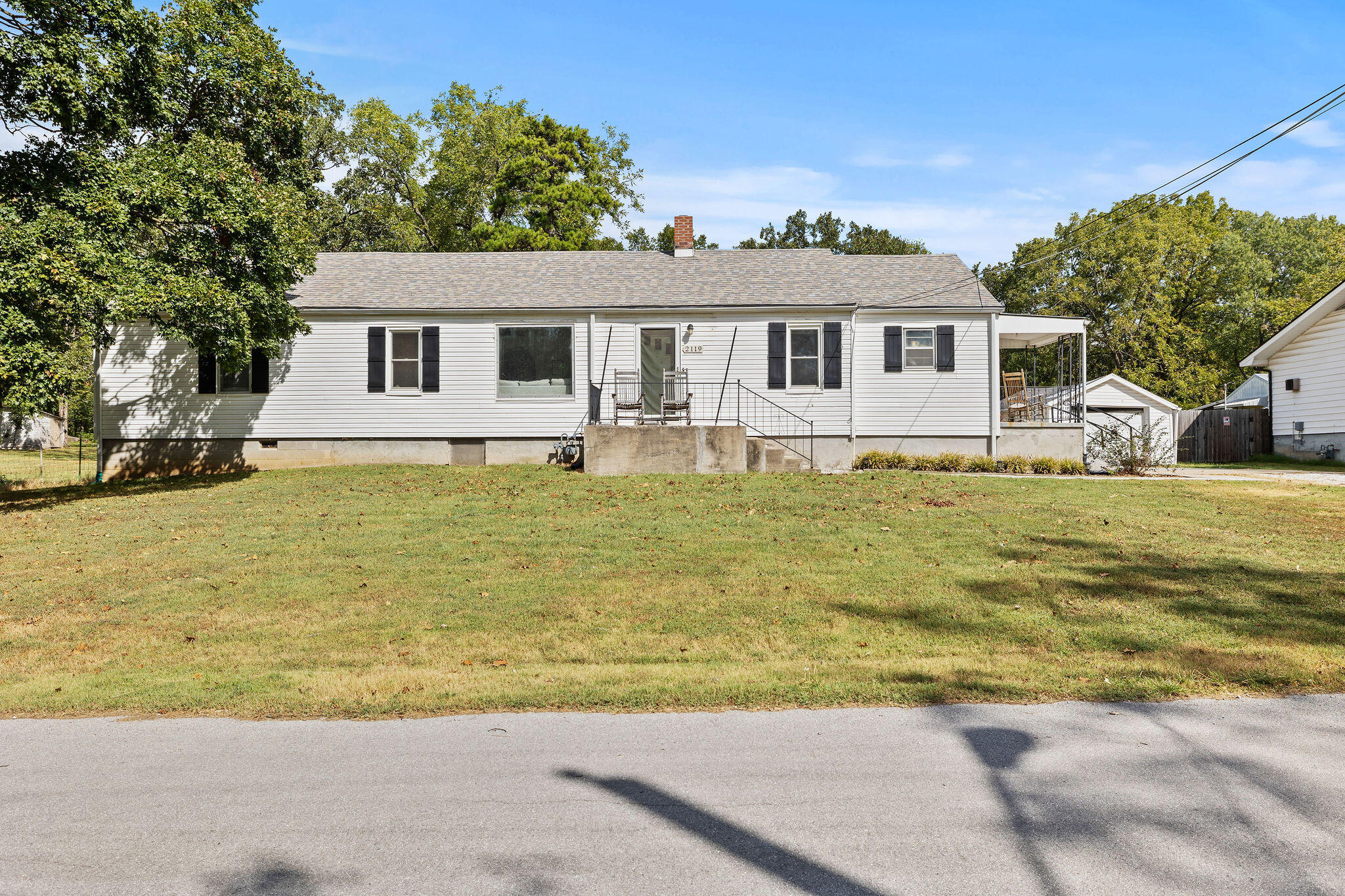 Photo 2 - Residential for sale – 2119 W Farm Road 98 Drive  Springfield, MO