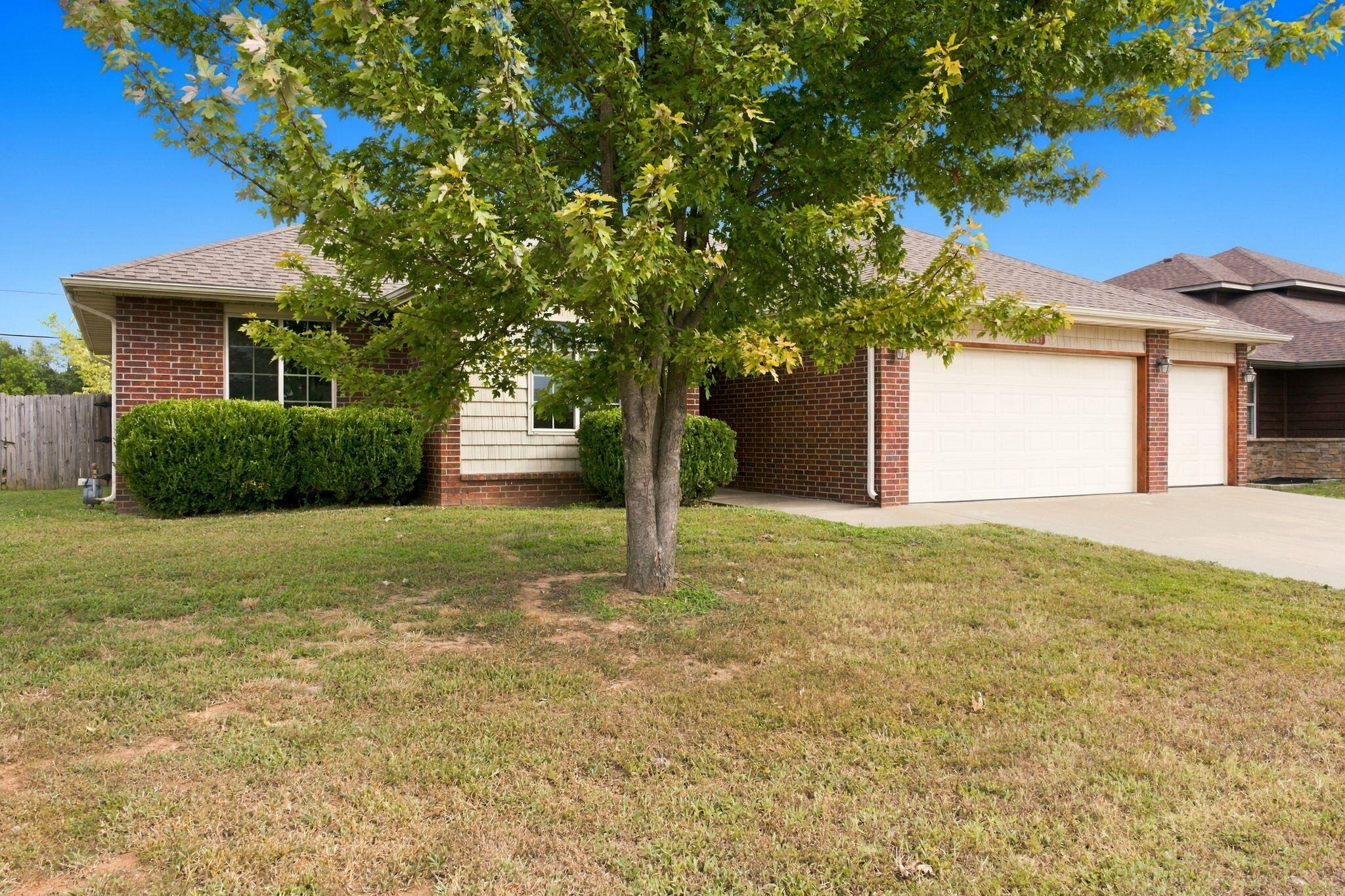 Photo 2 - Residential for sale – 4383 W Nicholas Street  Springfield, MO